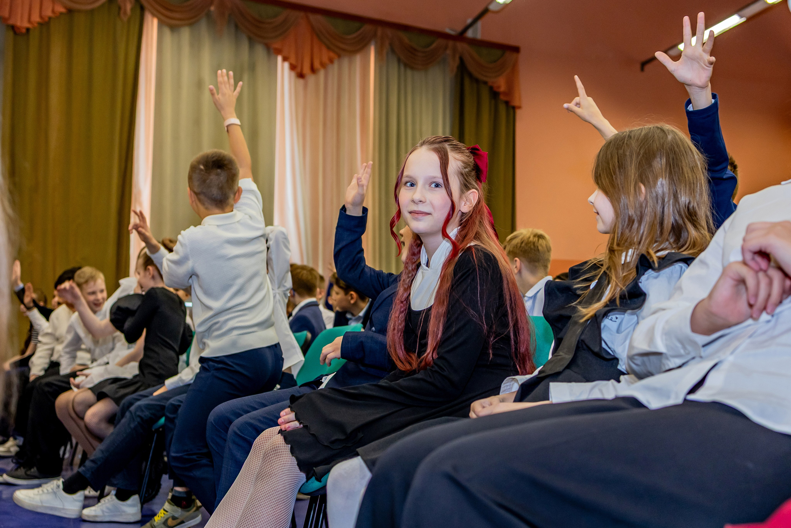 Выпускной праздник в начальной школе. Фотограф и видеограф Москва. Свадебный фотограф, видеограф. Выпускные альбомы. Оживающие альбомы