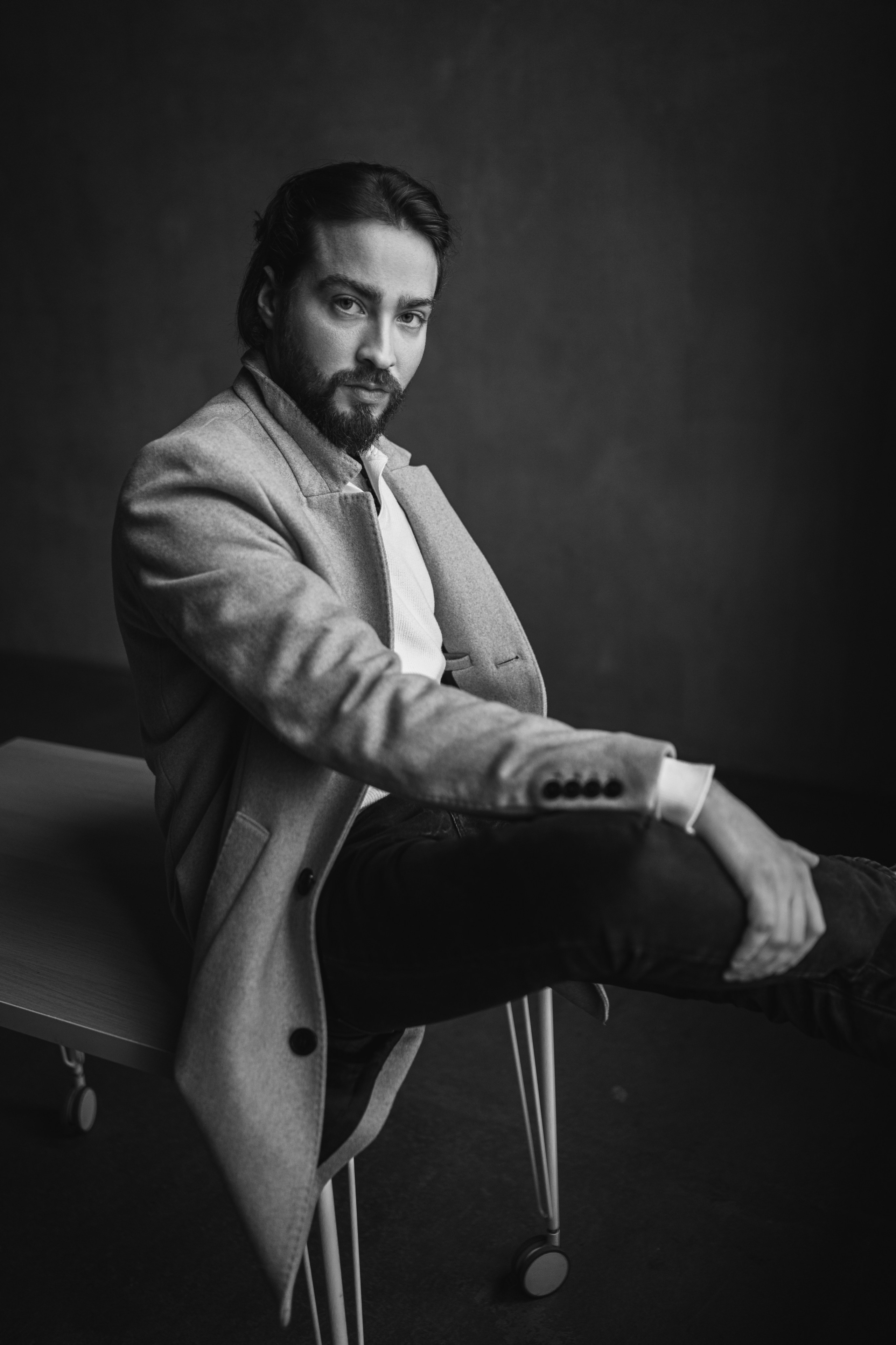 Мужской портрет в студии для бизнеса в Москве