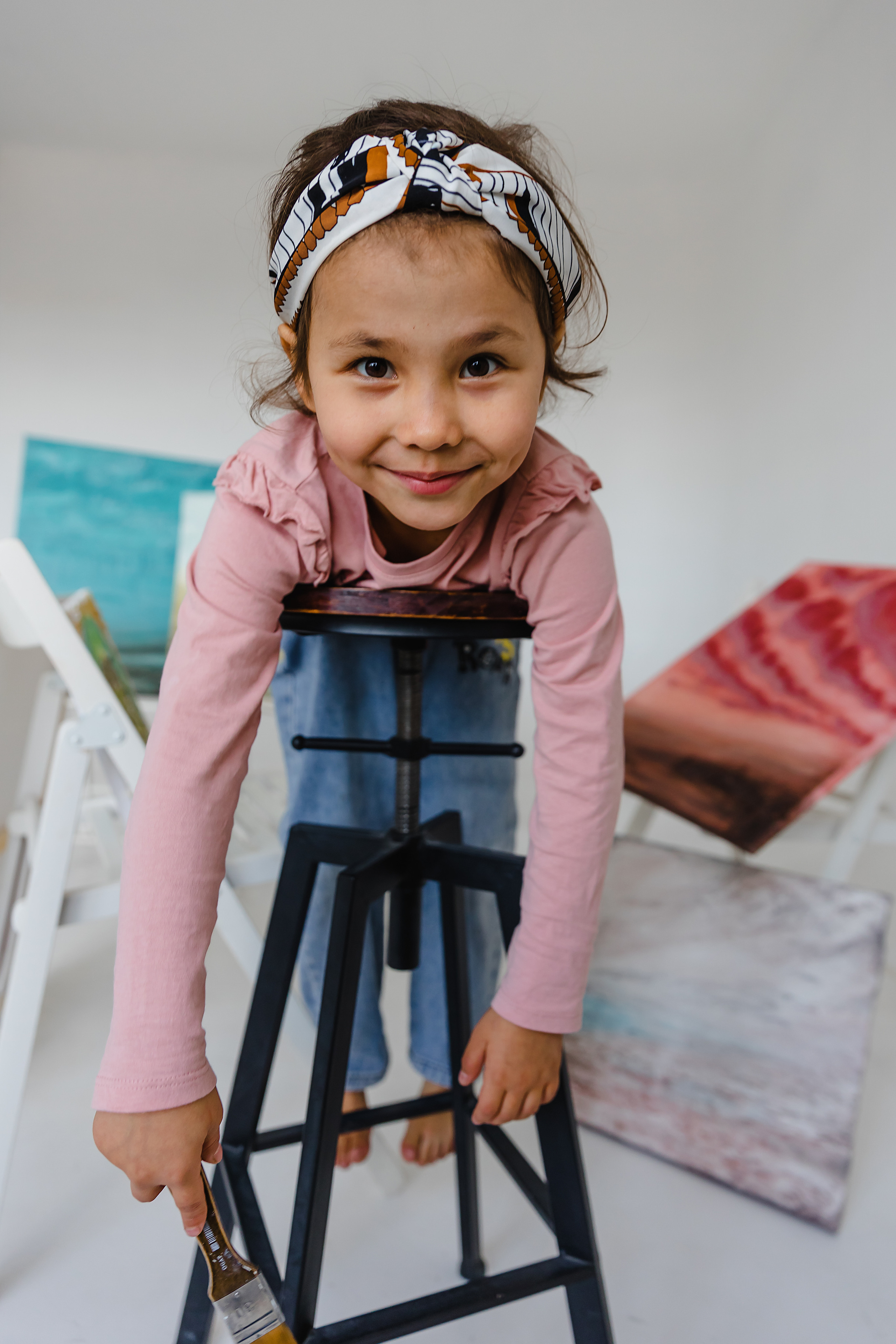 Маленькая художница. Фотограф и видеограф в Улан-Удэ: Аюна Габагуева и Артём Шаханов
