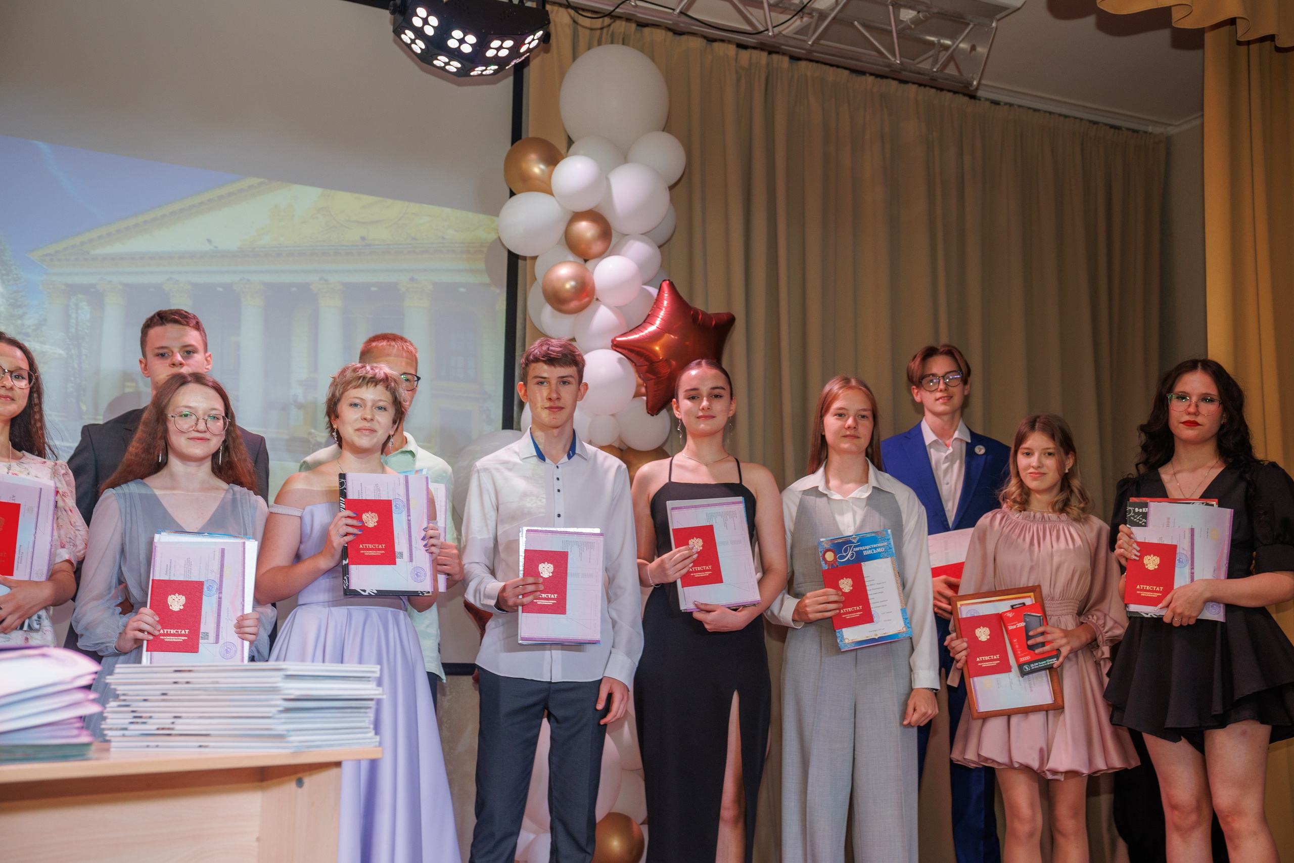 Вручение аттестатов. Свадебный и семейный фотограф в Новосибирске Ирина Дорошкова