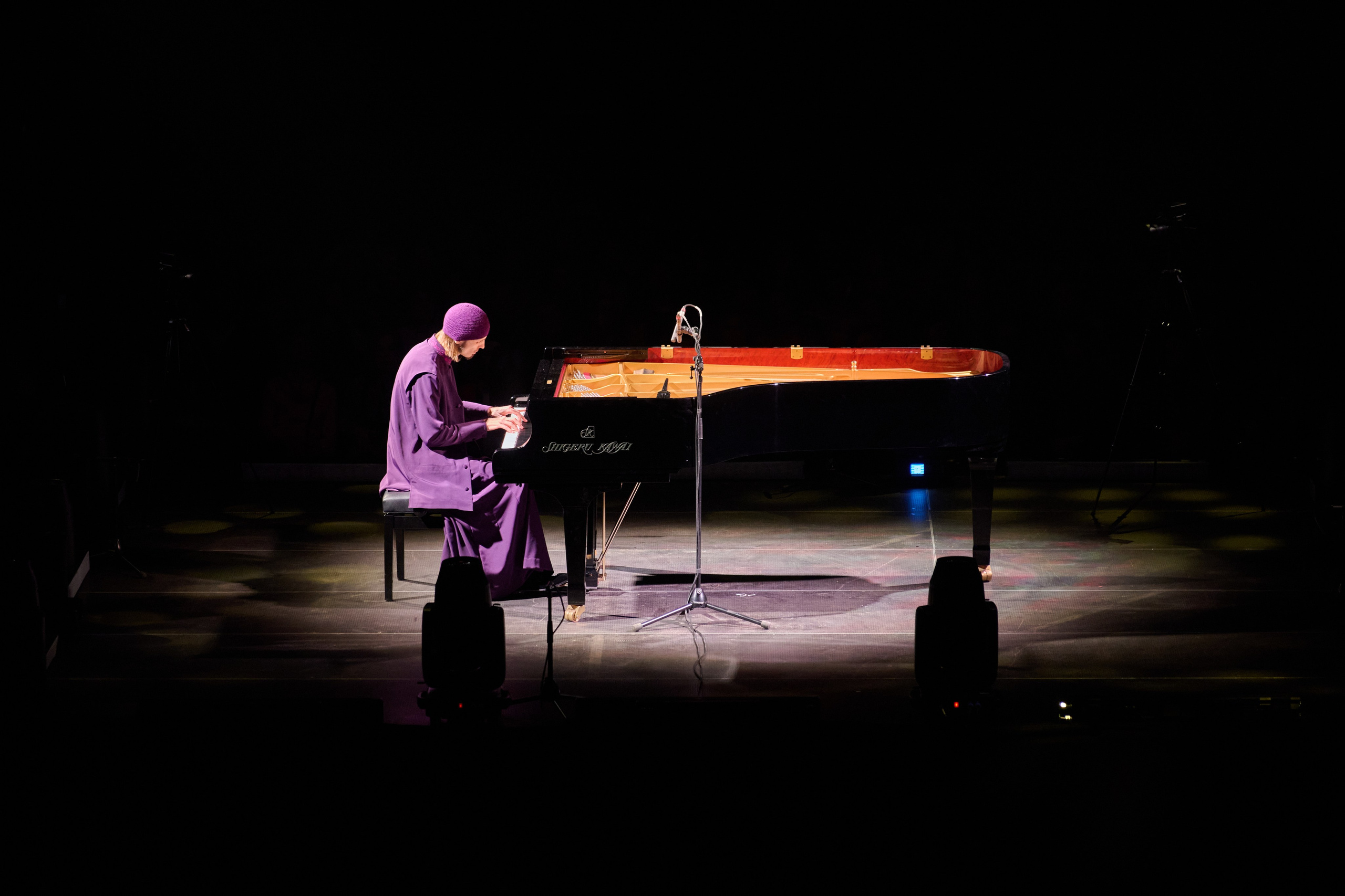 Фортепианный концерт монаха Авеля в Лахта-холл. Профессиональная репортажная фотосъёмка мероприятий в Санкт-Петербурге