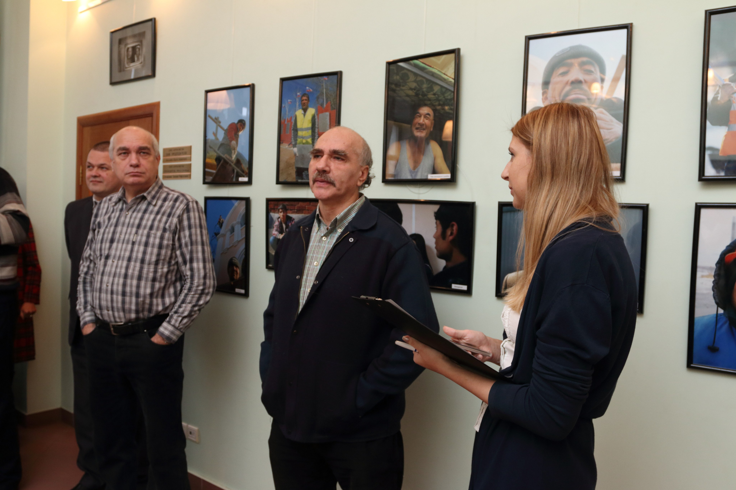 21.12.2015 Открытие выставки Юрия Стрельца «Мигранты». Фотообъединение Самарского областного отделения Союза журналистов России