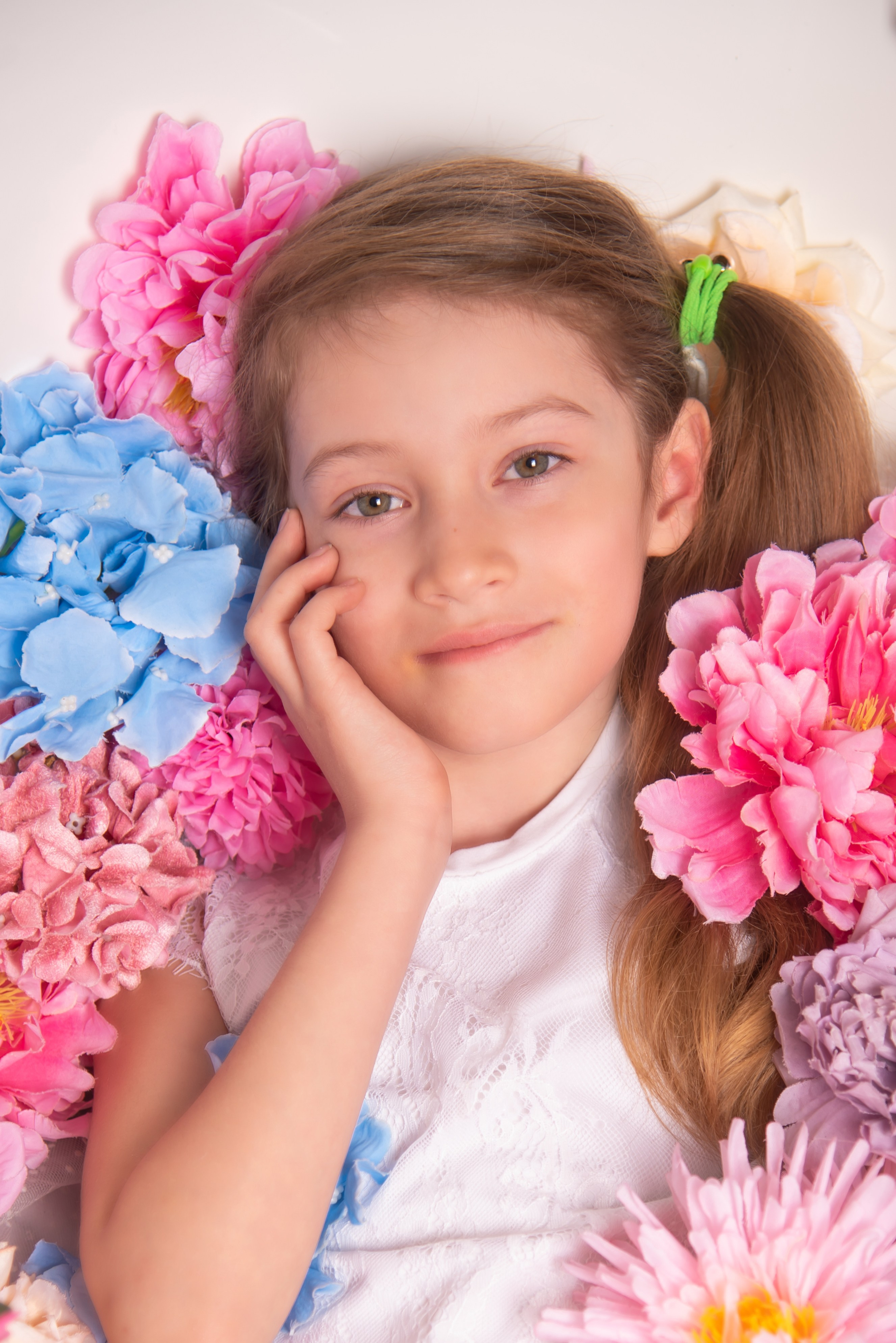 Модельная школа. Занимаюсь профессиональной фотографией и живу рядом с Байкалом. Работаю в разных жанрах