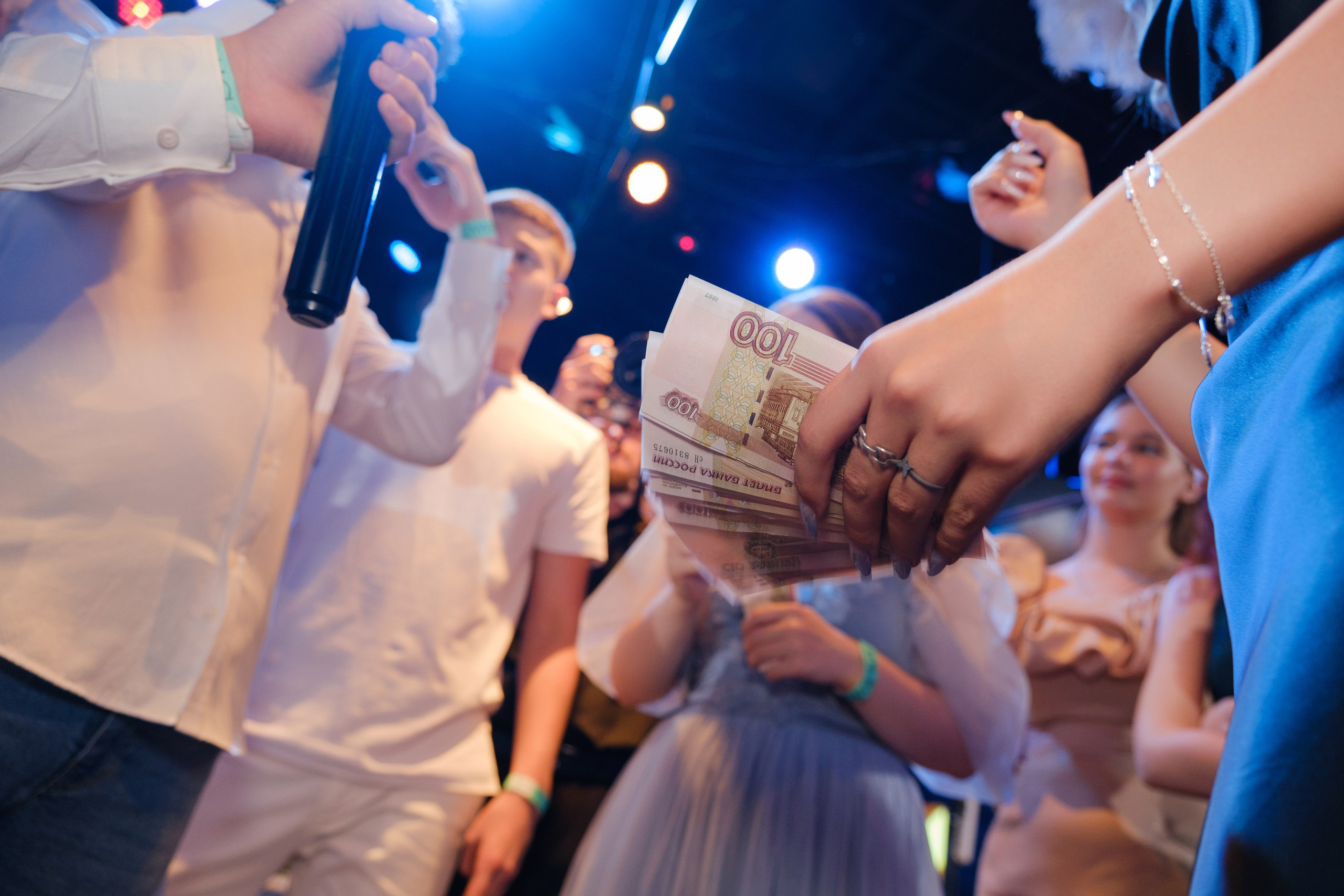 ЖИЗНЬ УДАЛАСЬ ВЫПУСКНОЙ. Wedding photographer