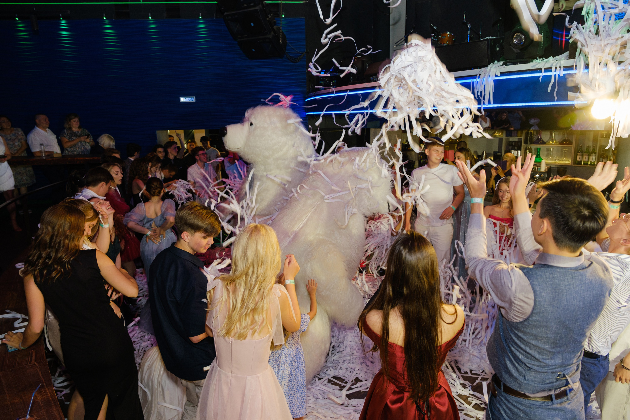 ЖИЗНЬ УДАЛАСЬ ВЫПУСКНОЙ. Wedding photographer