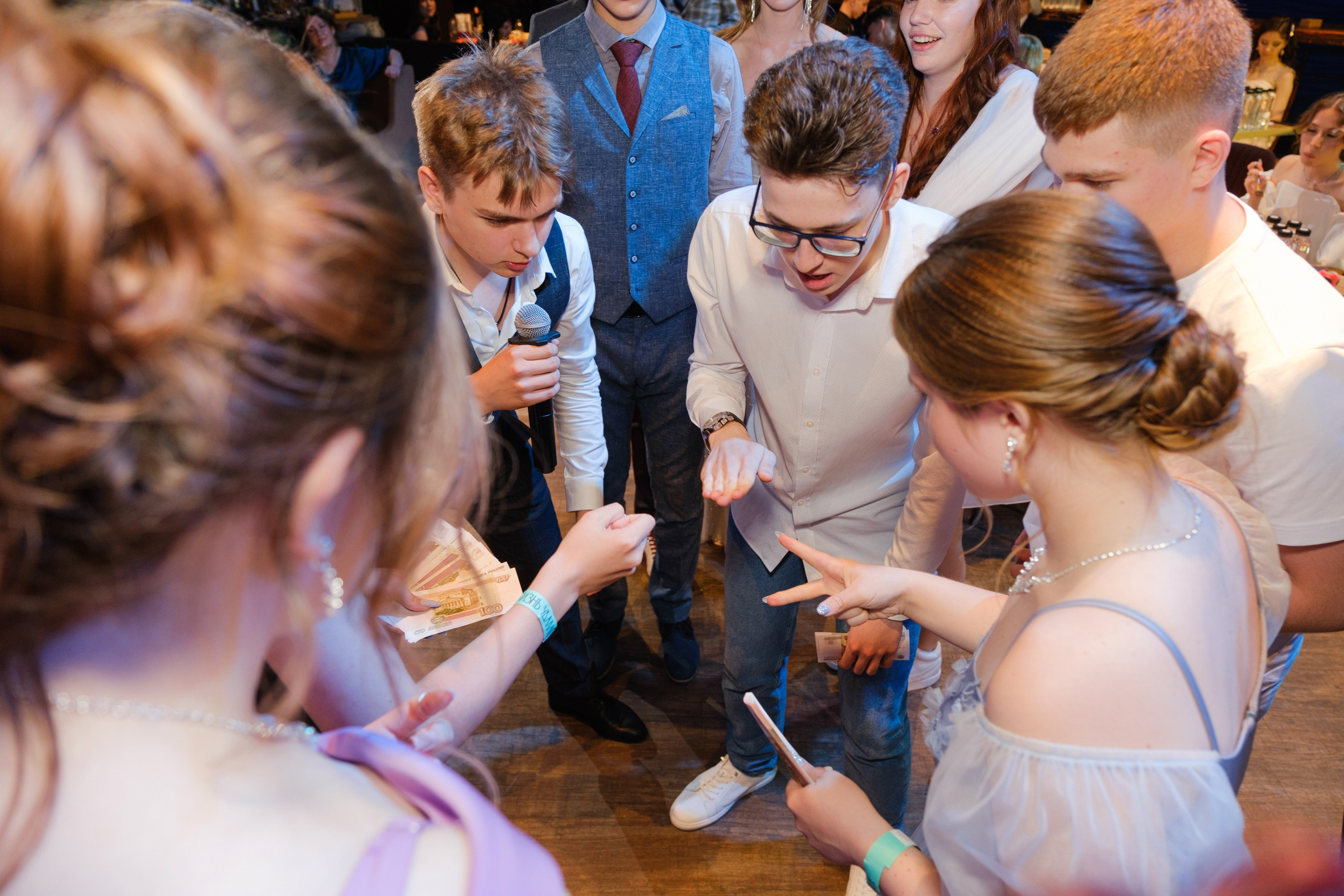 ЖИЗНЬ УДАЛАСЬ ВЫПУСКНОЙ. Wedding photographer