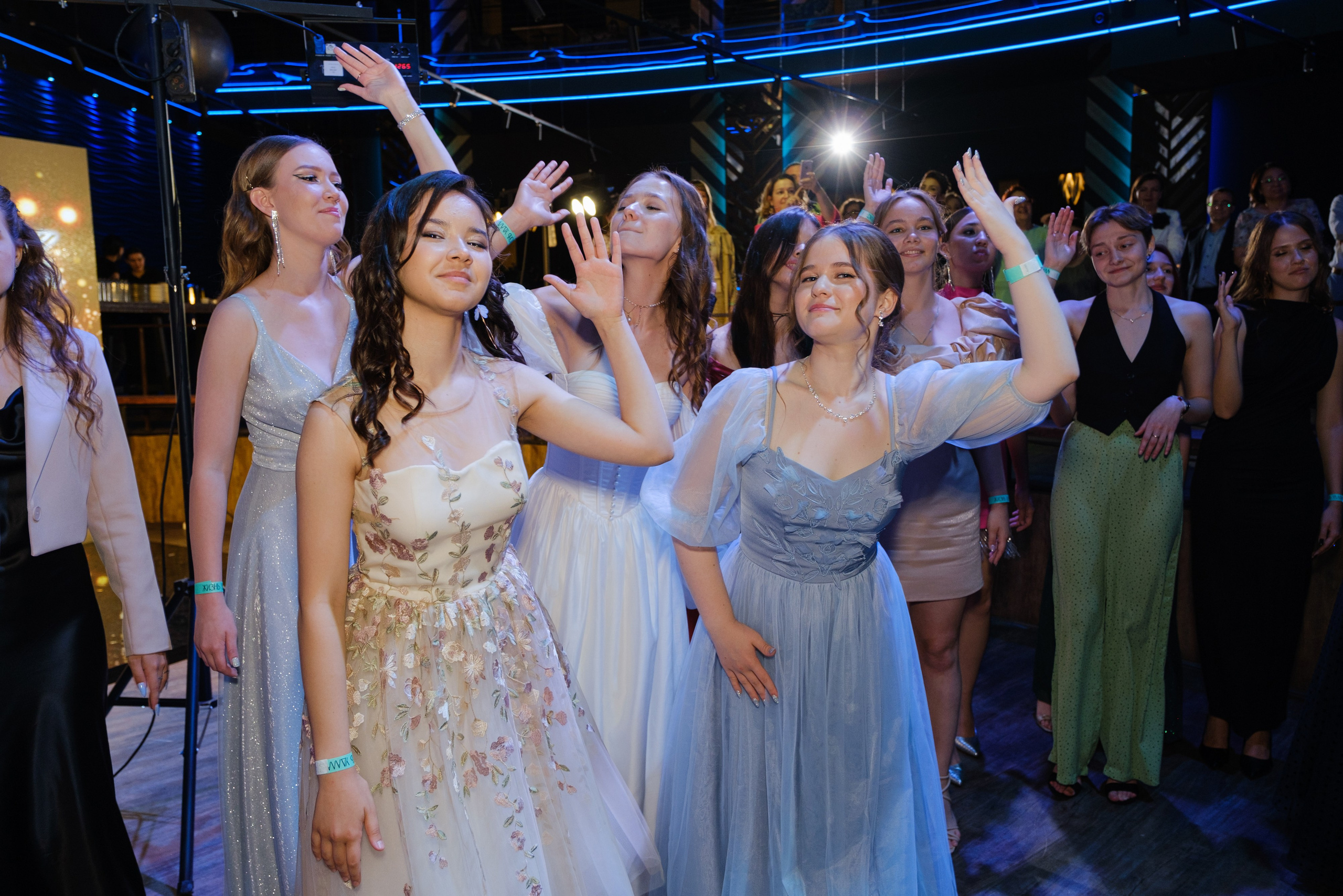 ЖИЗНЬ УДАЛАСЬ ВЫПУСКНОЙ. Wedding photographer