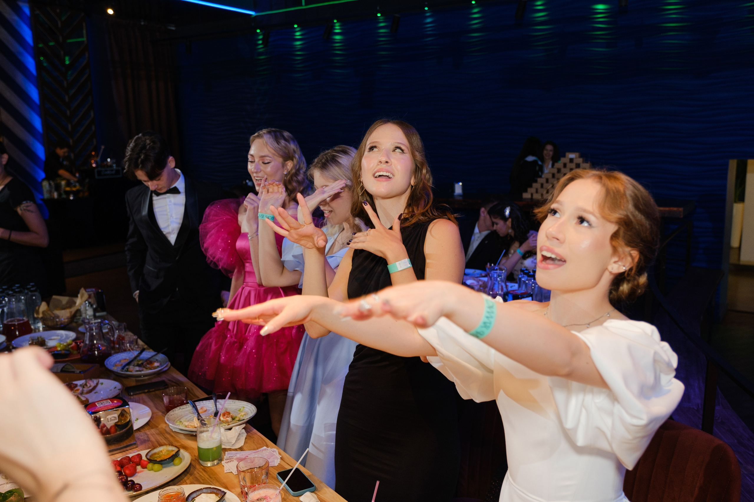 ЖИЗНЬ УДАЛАСЬ ВЫПУСКНОЙ. Wedding photographer