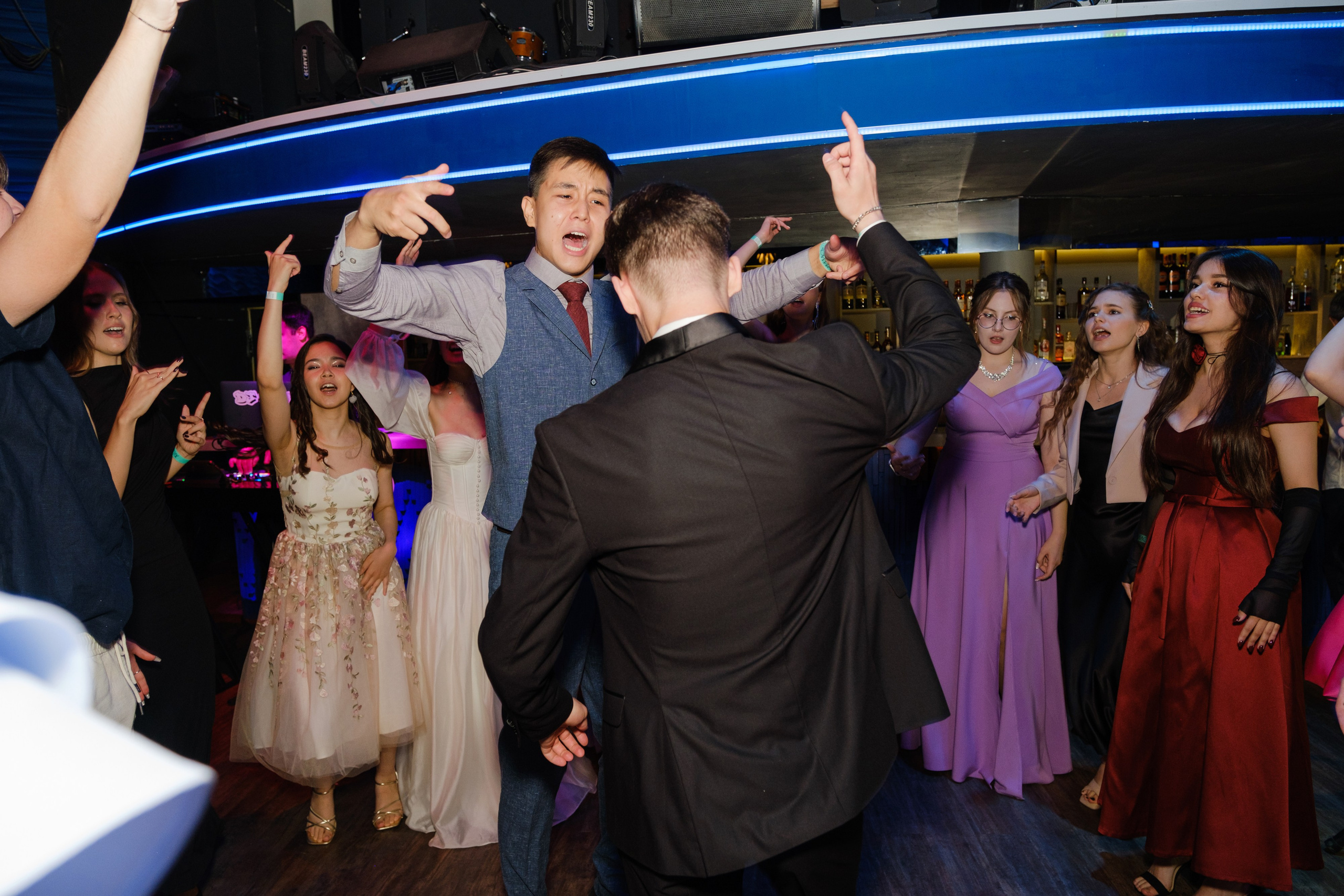 ЖИЗНЬ УДАЛАСЬ ВЫПУСКНОЙ. Wedding photographer