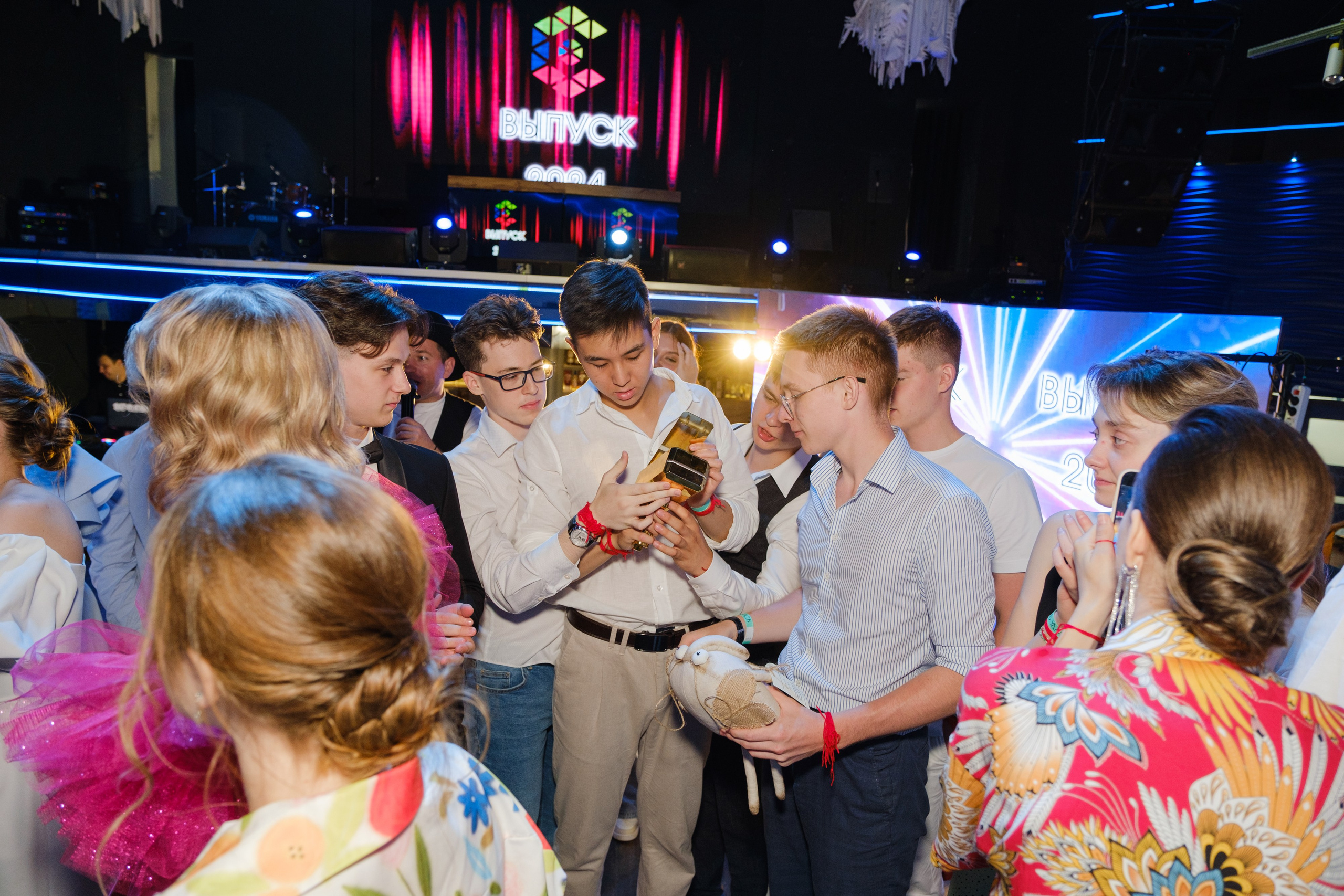 ЖИЗНЬ УДАЛАСЬ ВЫПУСКНОЙ. Wedding photographer