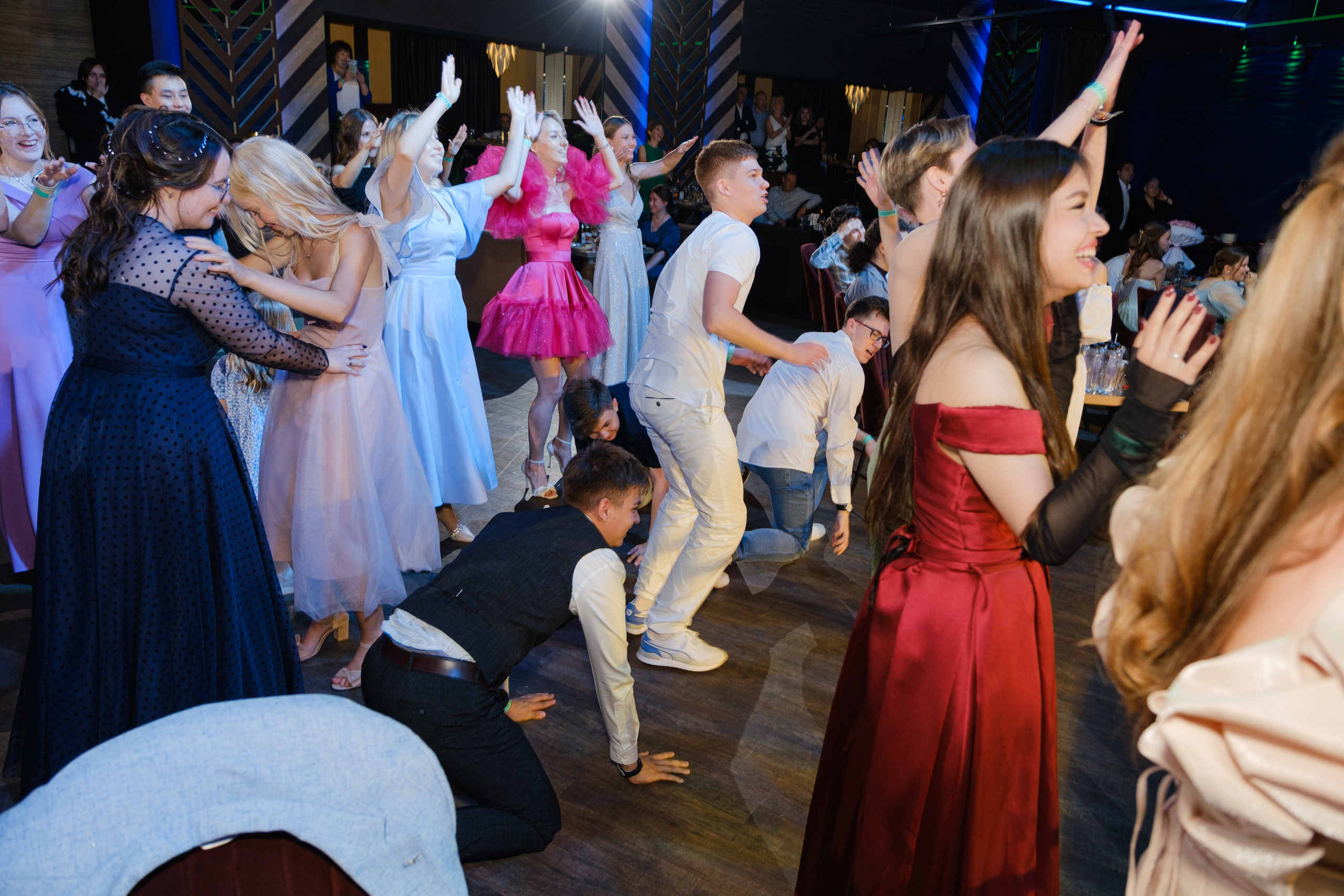 ЖИЗНЬ УДАЛАСЬ ВЫПУСКНОЙ. Wedding photographer