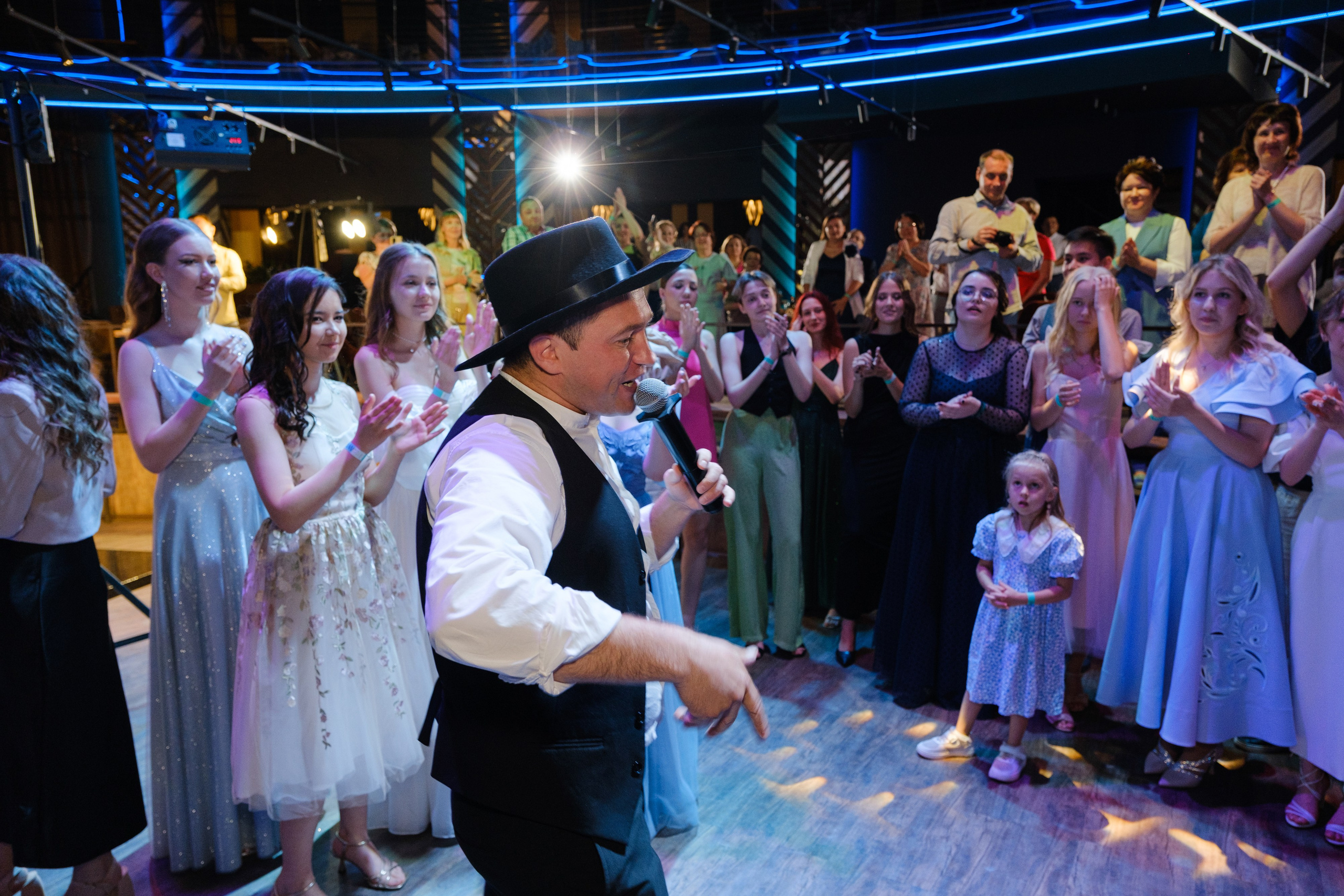 ЖИЗНЬ УДАЛАСЬ ВЫПУСКНОЙ. Wedding photographer