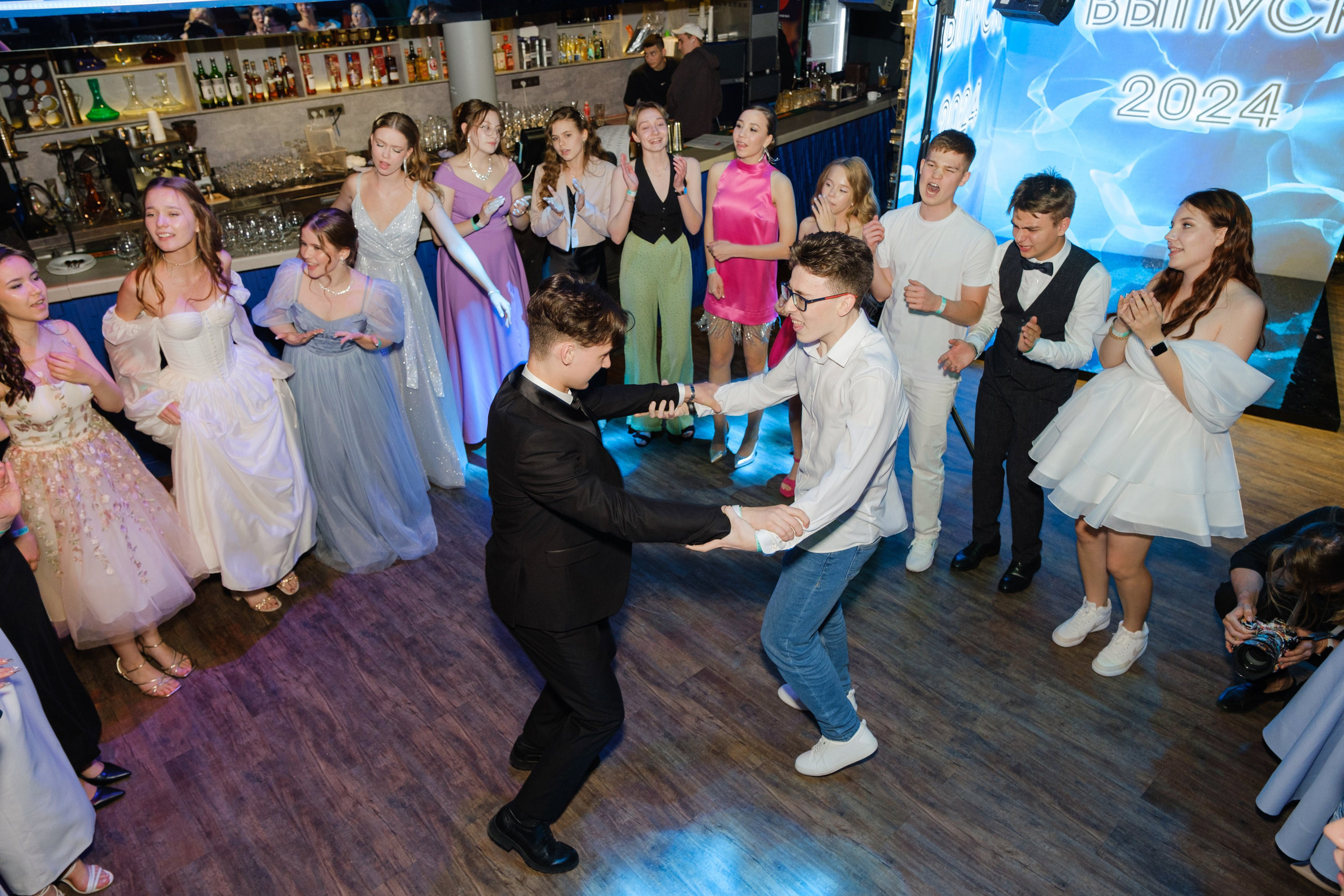 ЖИЗНЬ УДАЛАСЬ ВЫПУСКНОЙ. Wedding photographer