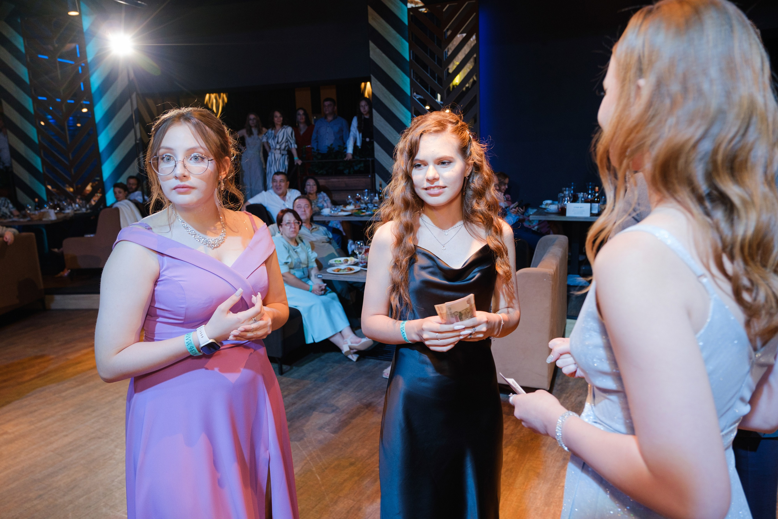 ЖИЗНЬ УДАЛАСЬ ВЫПУСКНОЙ. Wedding photographer