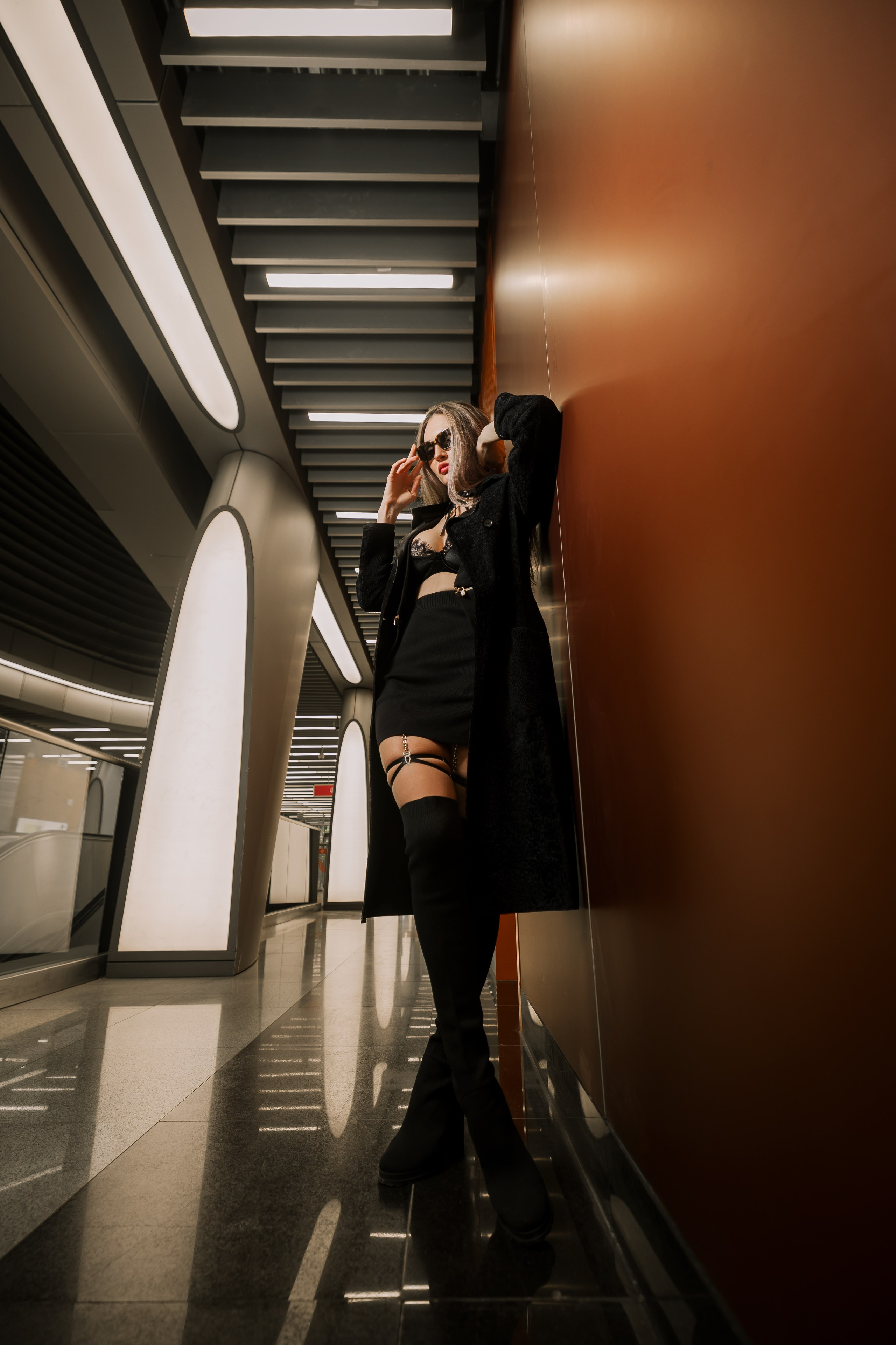 В метро. Photomantis