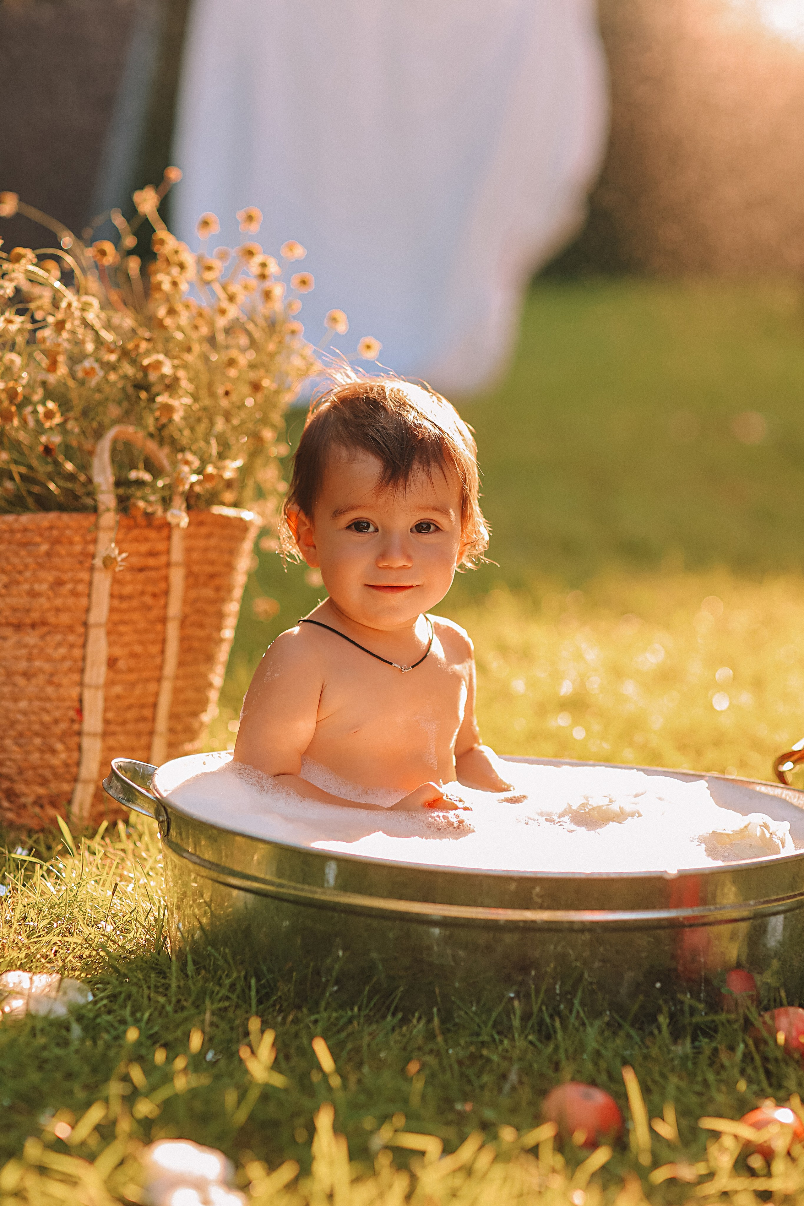 Стирка у дома. Семейный фотограф Тюмень, фотограф на роды Салмина Мария