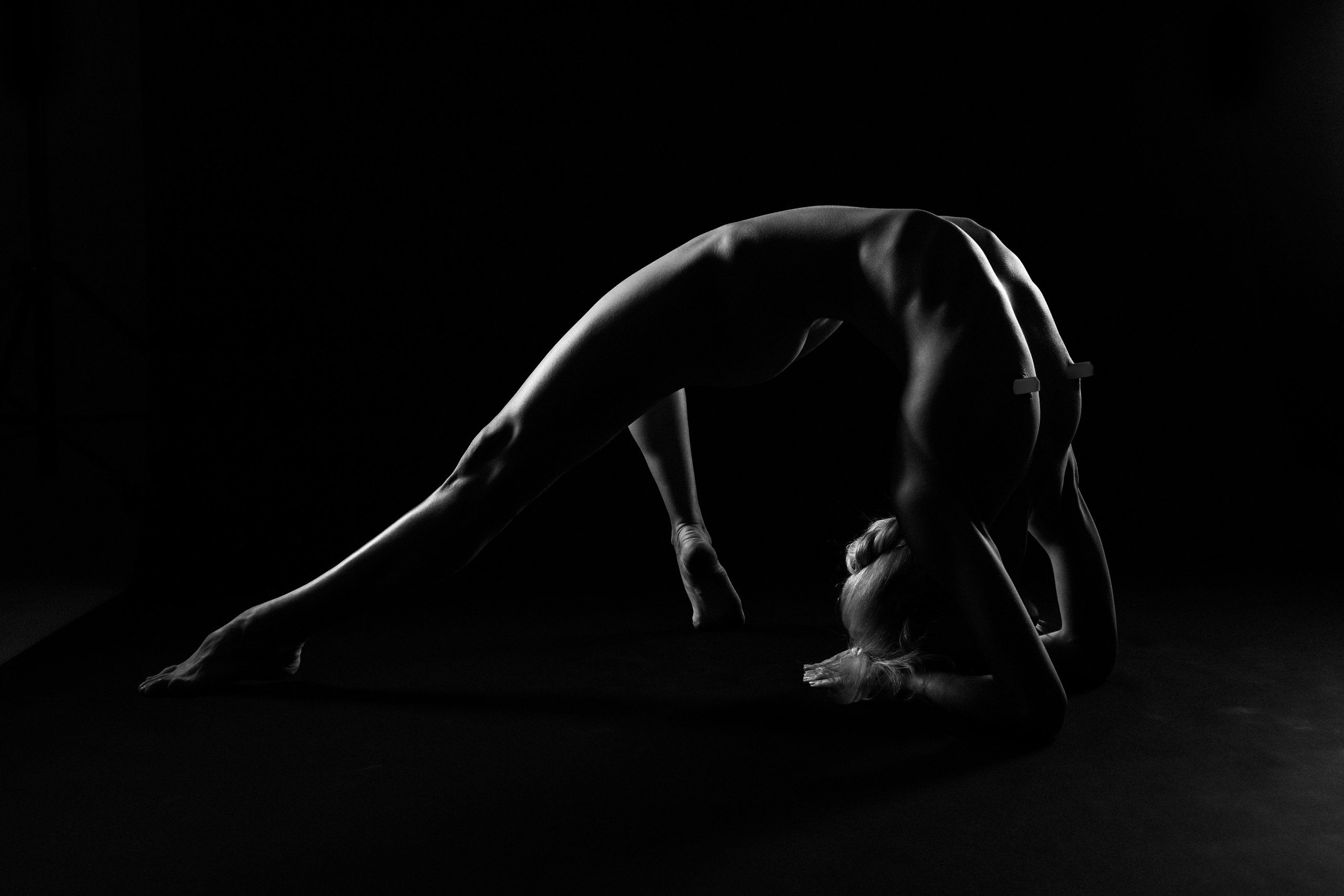 Низкий ключ балерина 18+. Фотограф в Краснодаре Лагунов Владимир