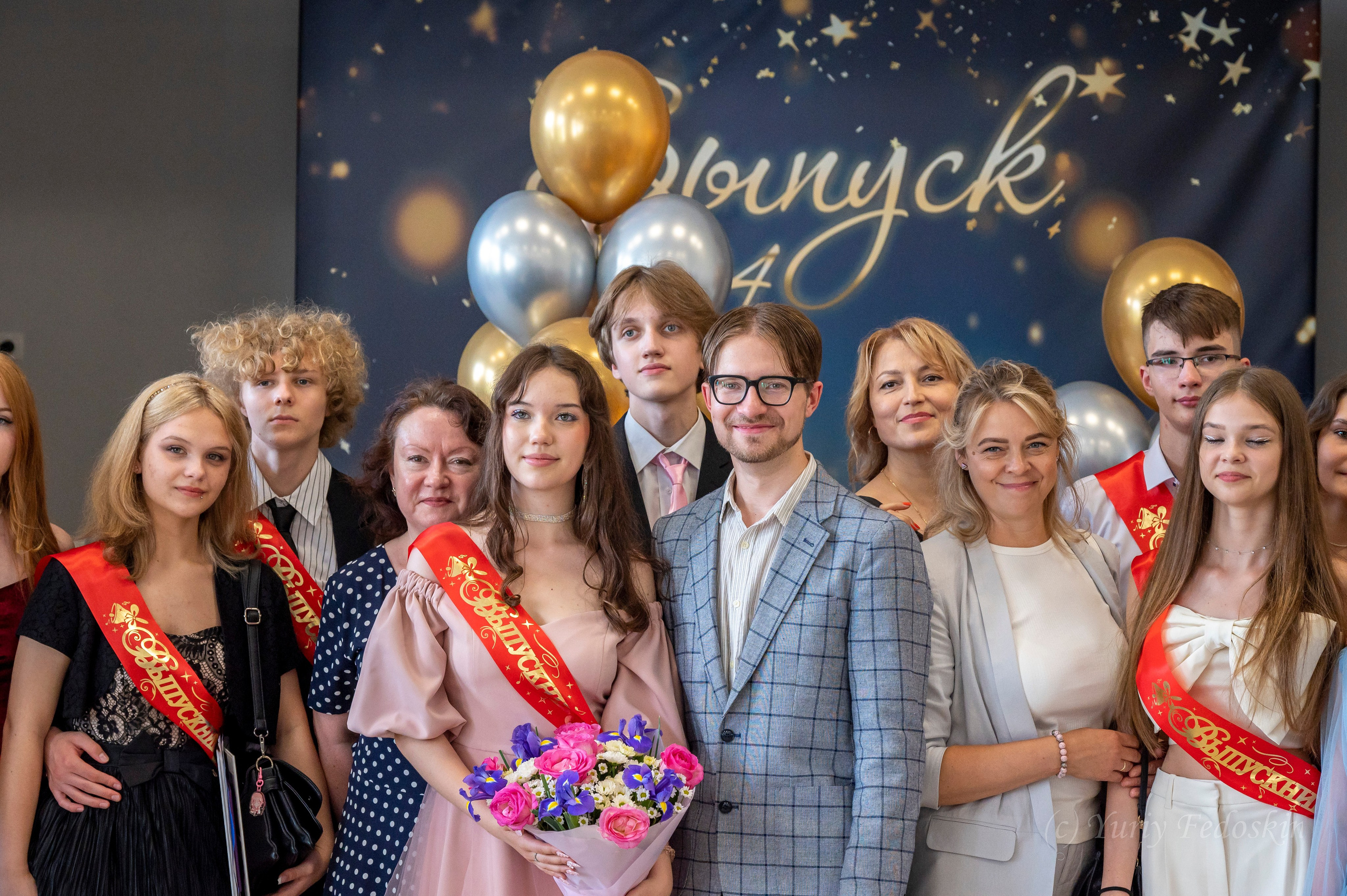 Репортаж о выпускном 9 классов в школе № 7 города Королёва, 26.06.24г. Профессиональный фотограф интерьеров в Москве Юрий Федоскин