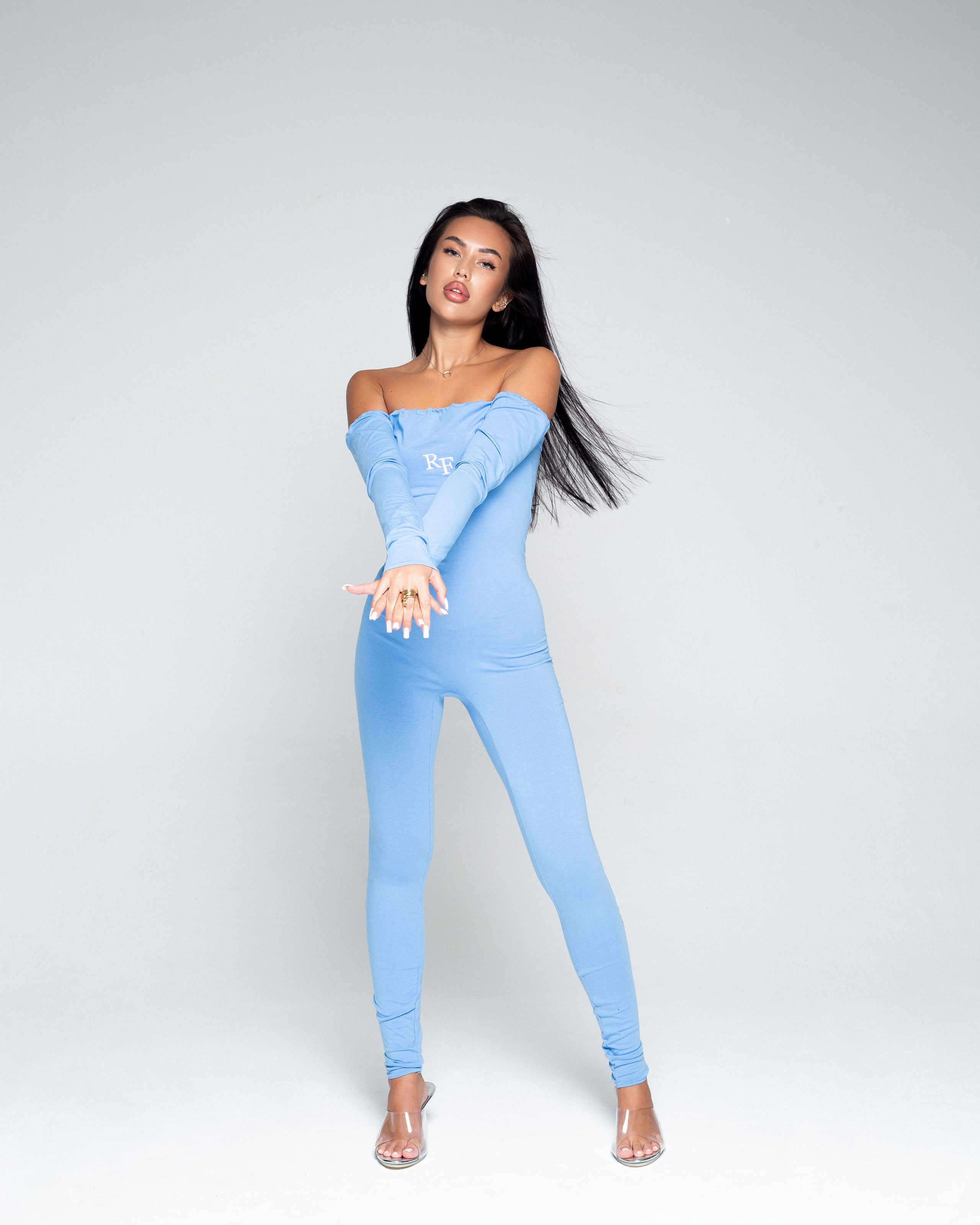 КАТАЛОГ | серый фон. RUNA production — стильные съемки для брендов