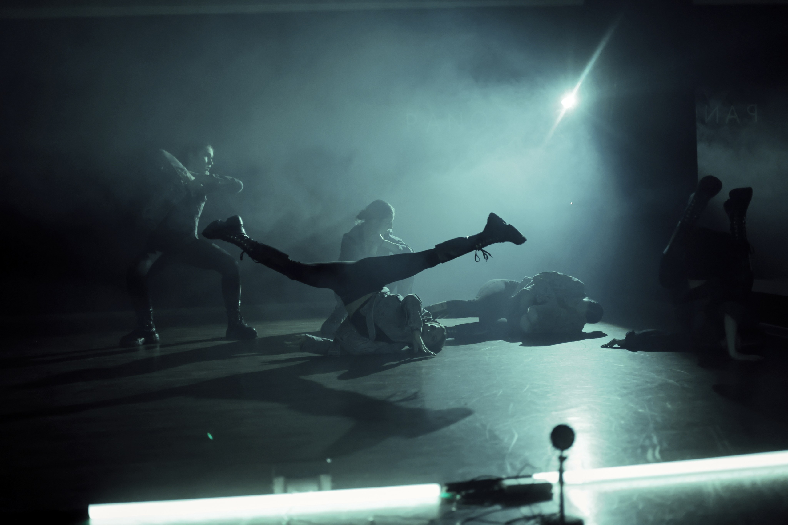 Contemporary dance, senior group, backstage. Фотограф Антонина Гудкова