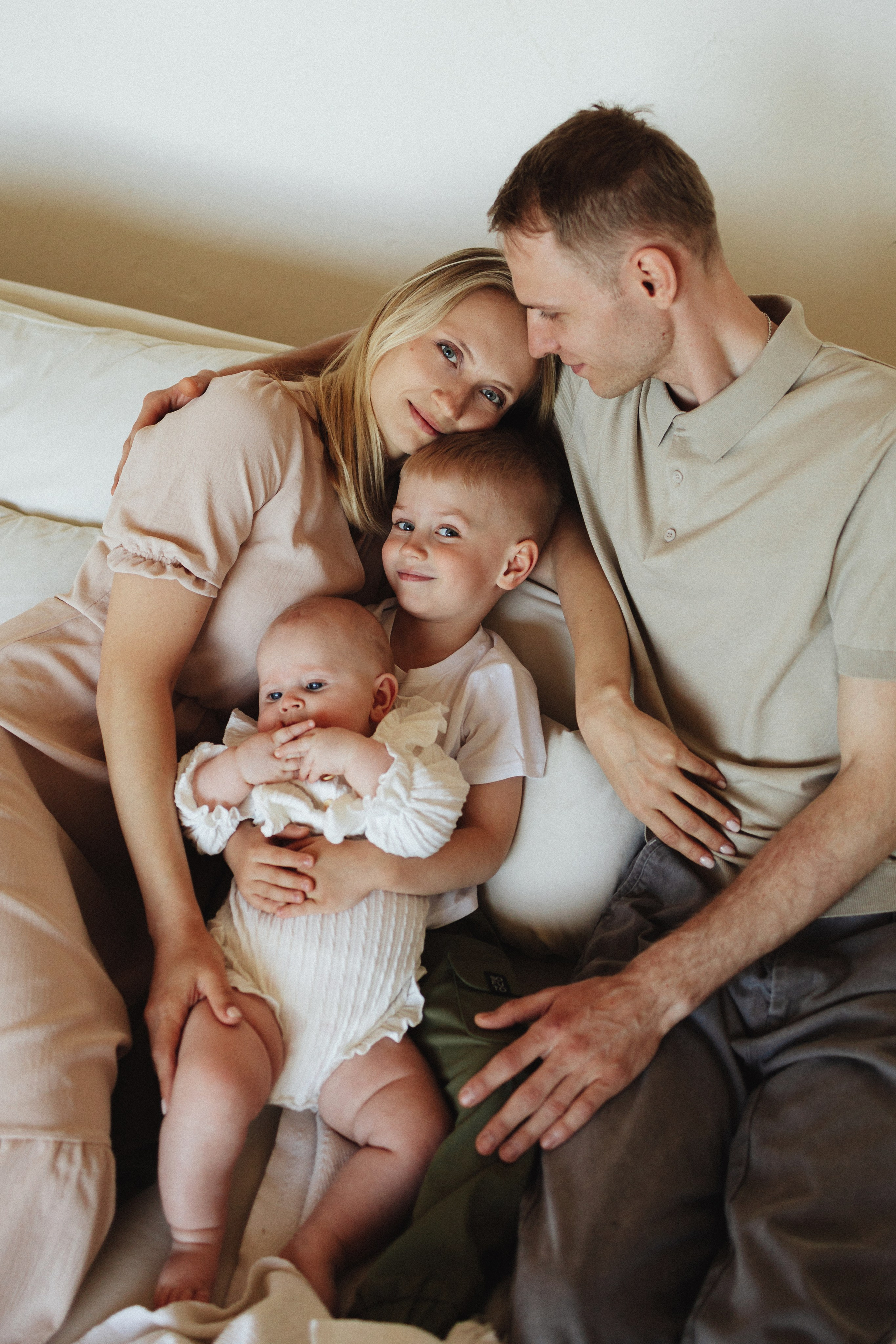 СЕМЬЯ студийная. СЕМЕЙНЫЙ фотограф Краснодар Анастасия Михайлова