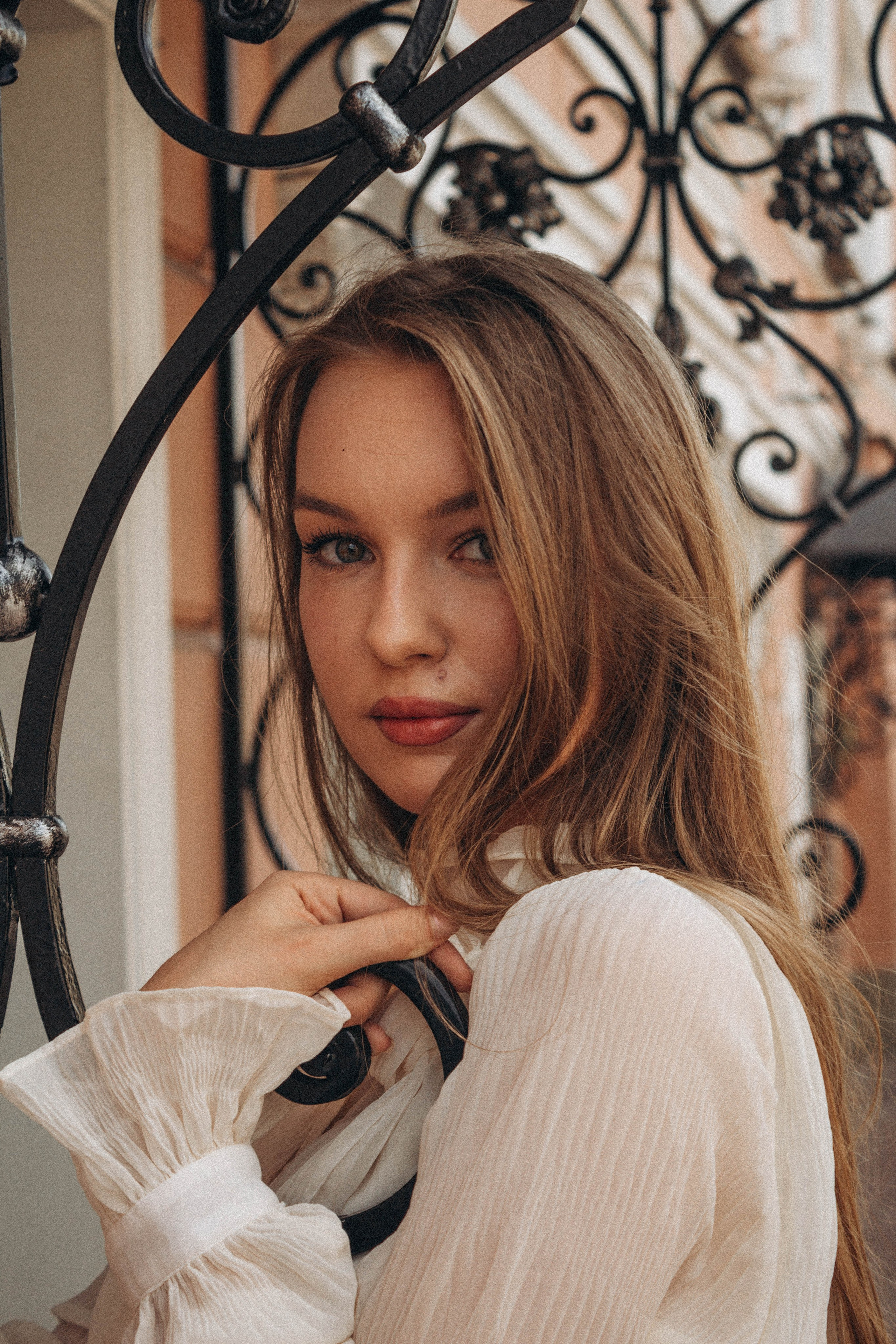 Sofiya. Я — Алёна и я фотографирую красиво (е)