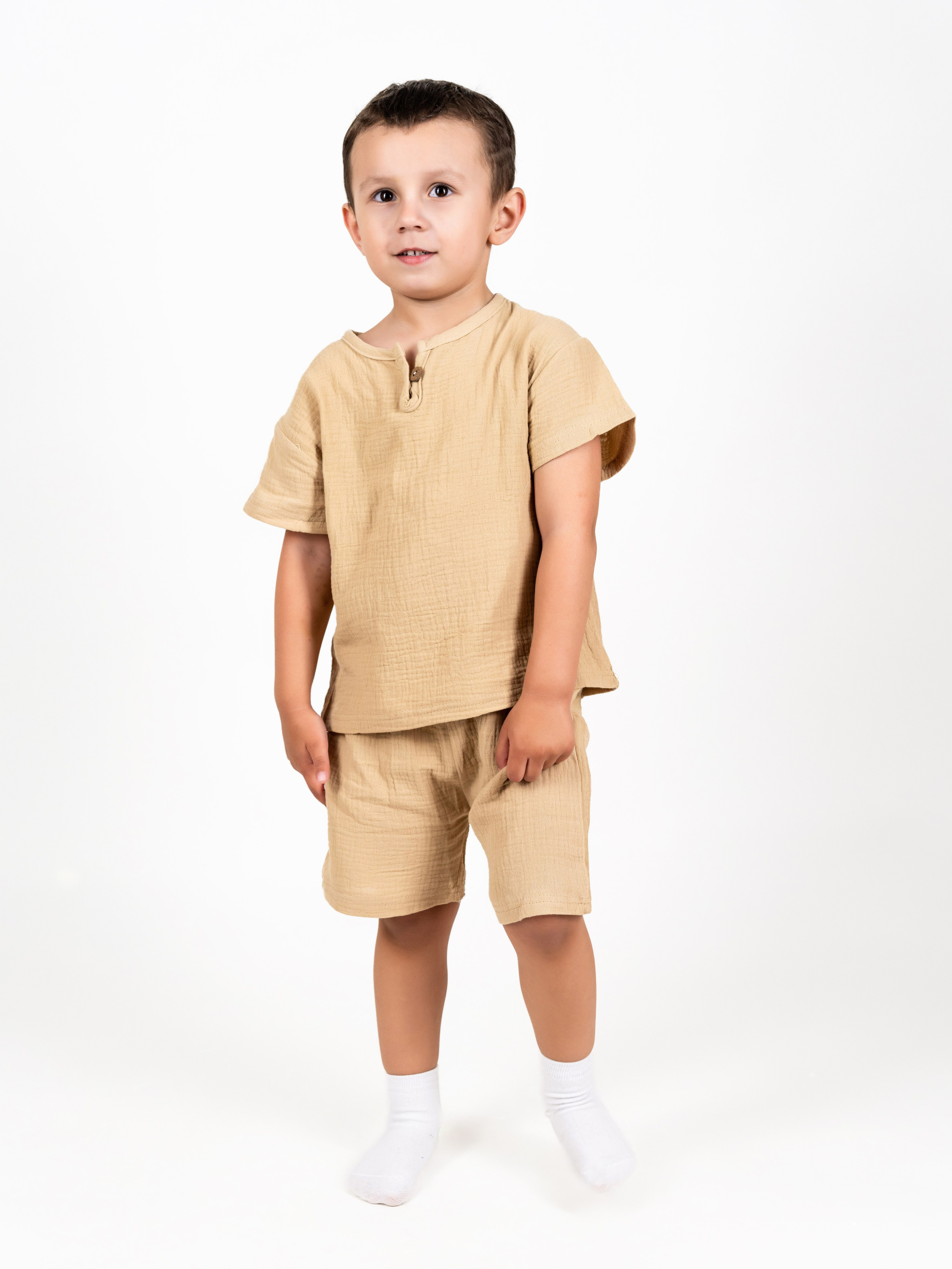 Фотосъемка летних детских комплектов одежды из муслима. Олейник Денис — предметный фотограф, фотограф для маркетплейсов в Казани