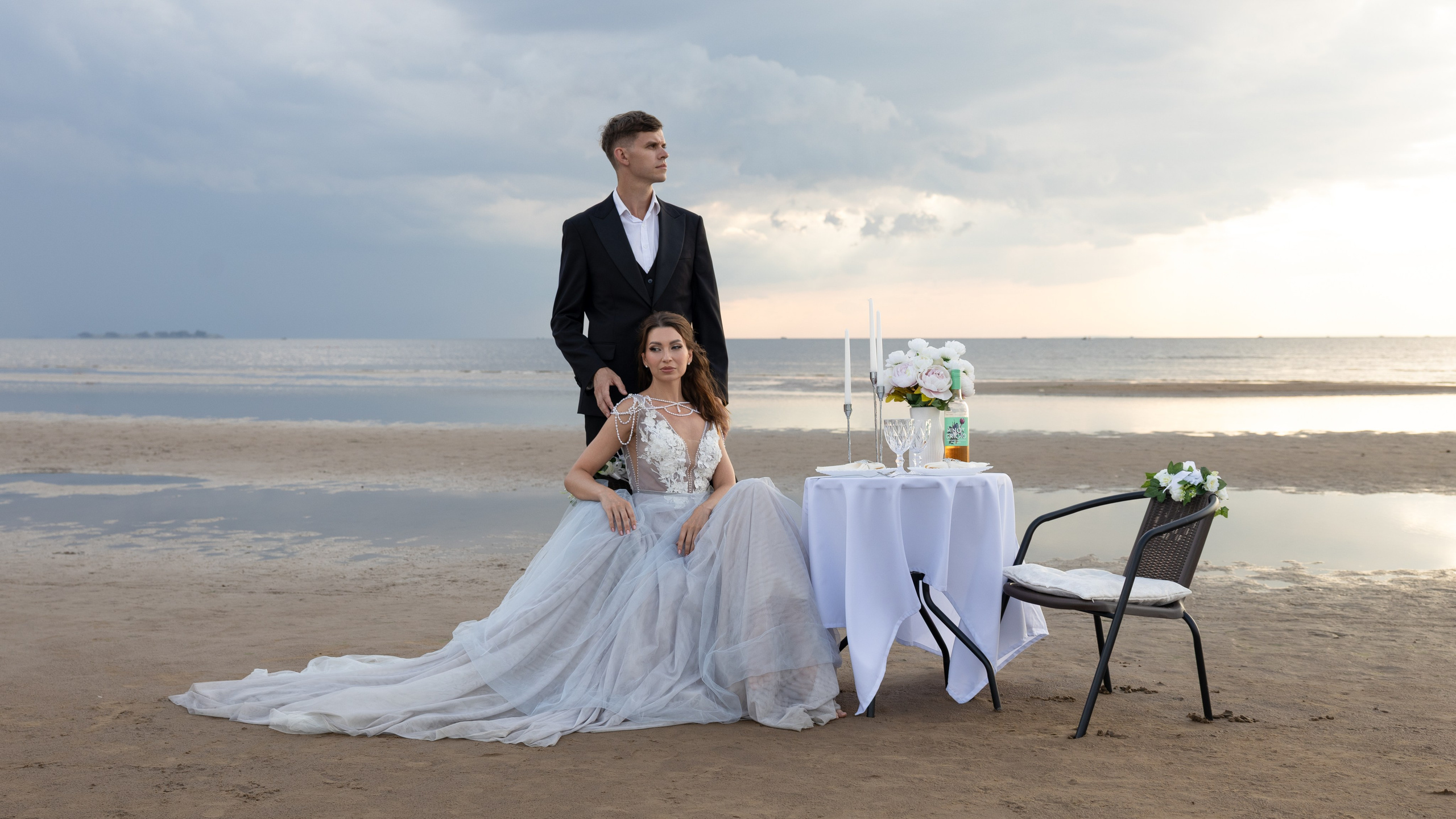 Свадебный ужин для двоих на берегу Финского залива. Фотограф в Санкт-Петербурге Вагнер Юлия