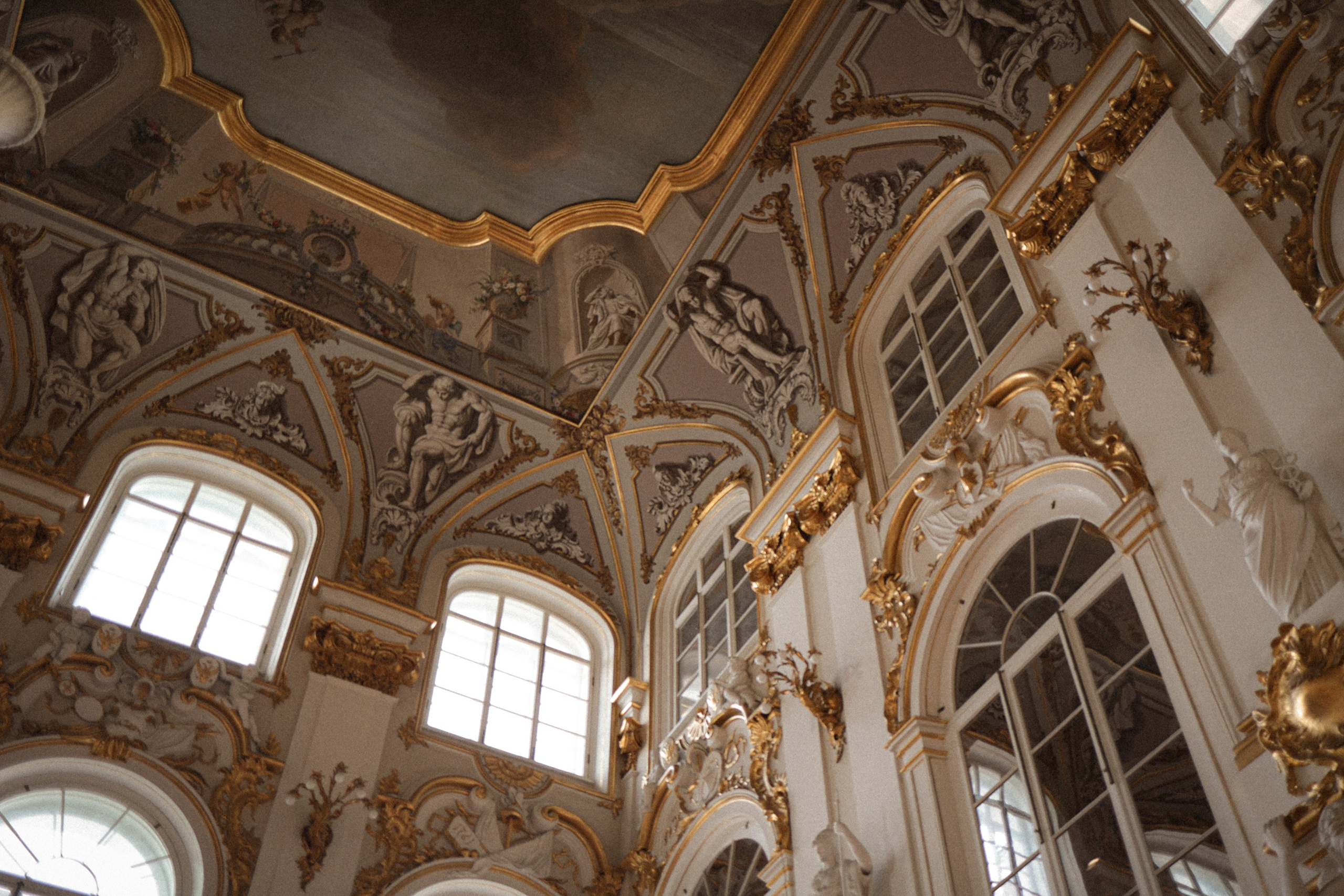 Гриша и Саша Эрмитаж. Семейный свадебный фотограф Семен Егоров