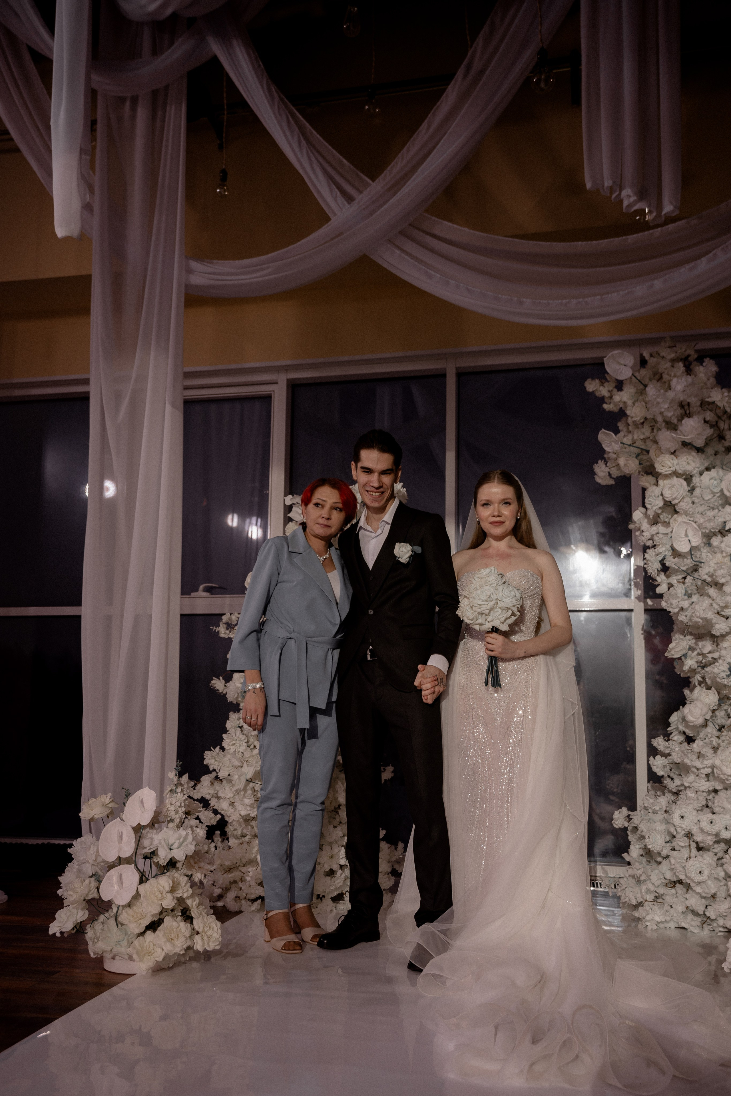 СВАДЕБНАЯ СЬЕМКА СБОРОВ В ОТЕЛЕ И ВЫЕЗД НА ЦЕРЕМОНИЮ (СНЯТО В СИБИРЕ В НИЖНЕВАРТОВСКЕ). Профессиональный фотограф, Санкт-Петербург — Виктория Богомолова