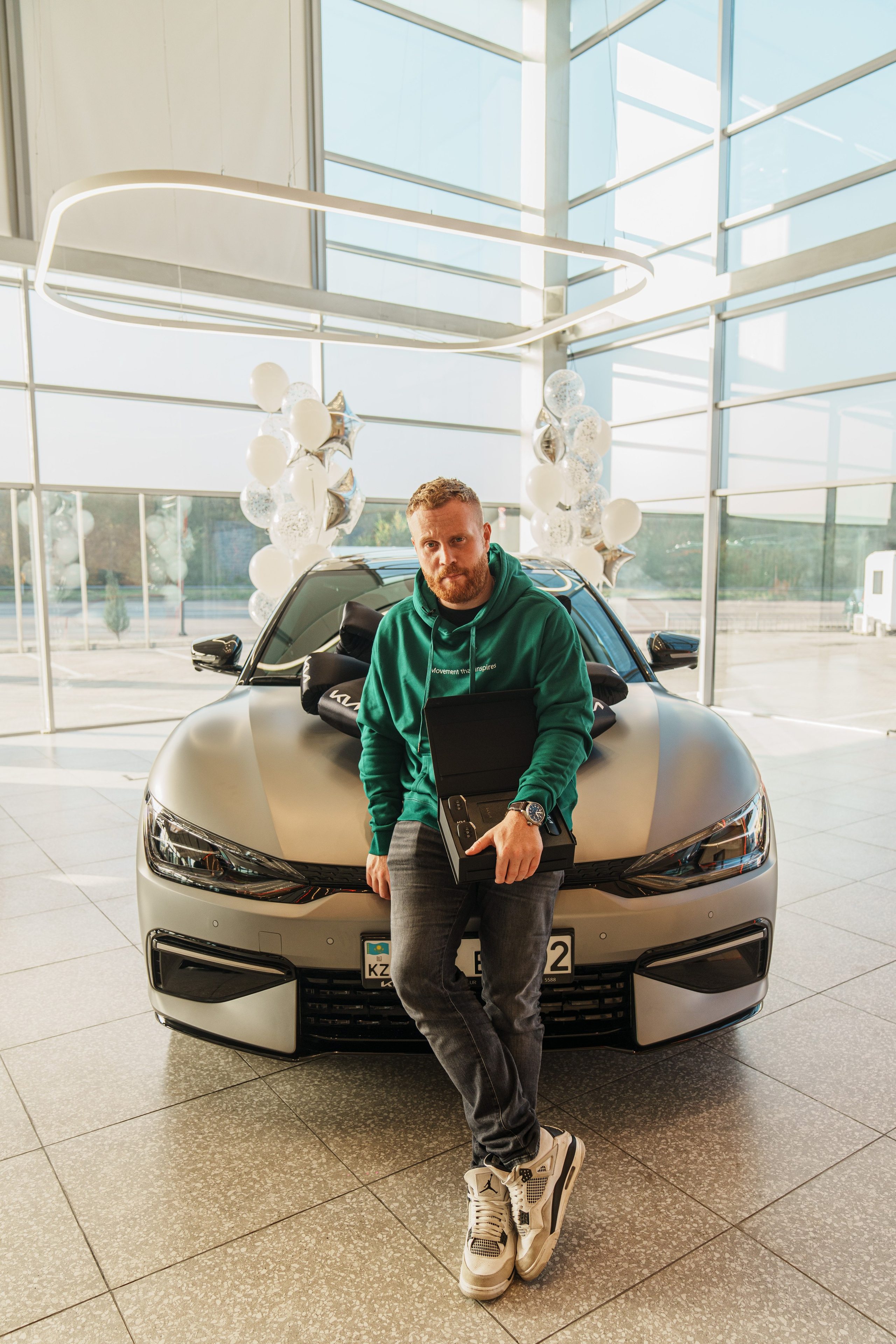 Kia EV6 Вручение Евгений Чебаткову. Фотограф TAULAN_1