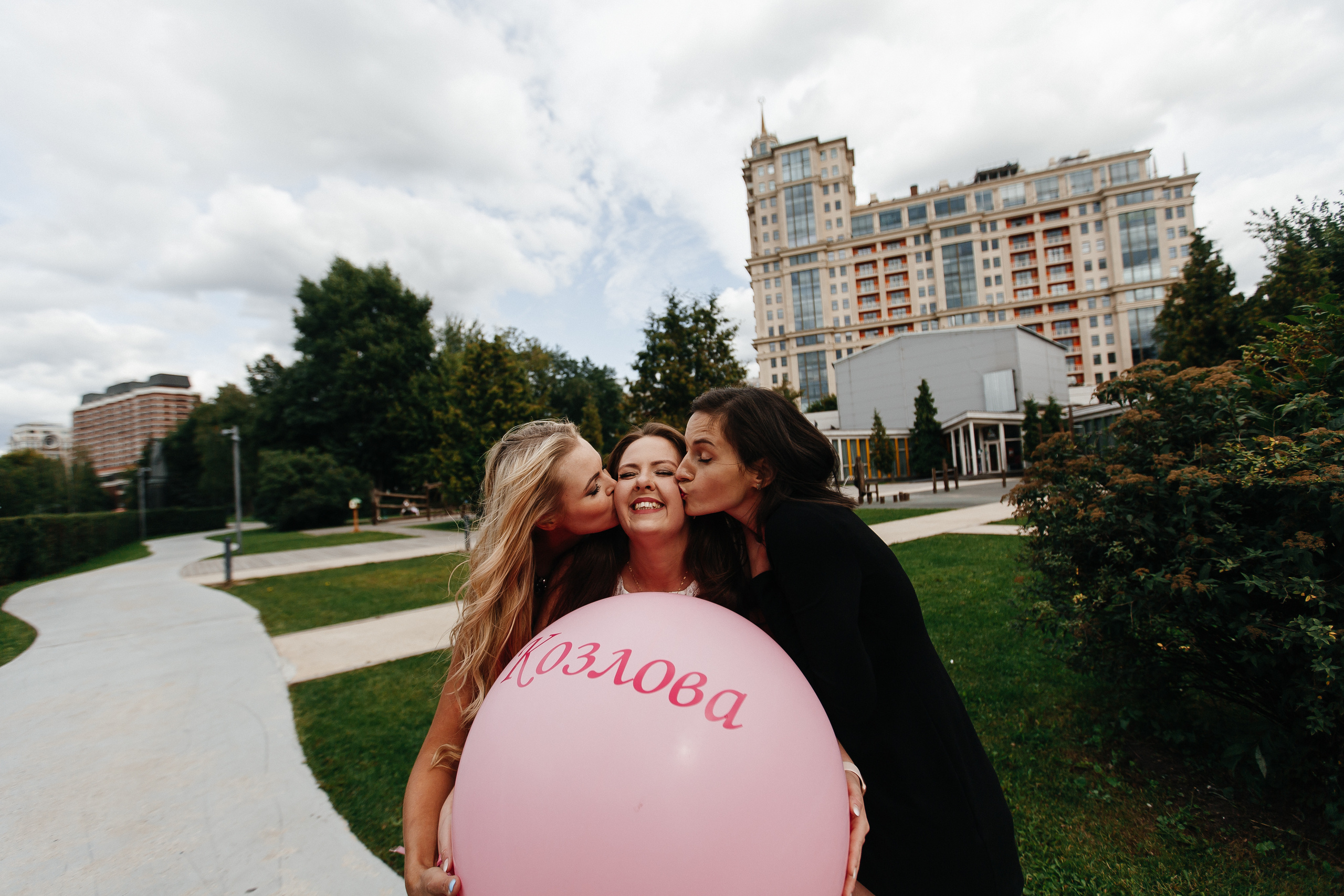 Ты пока еще без мужа, Все, что хочется, твори. Душевный фотограф Ваших самых ярких событий Марина Погребняк