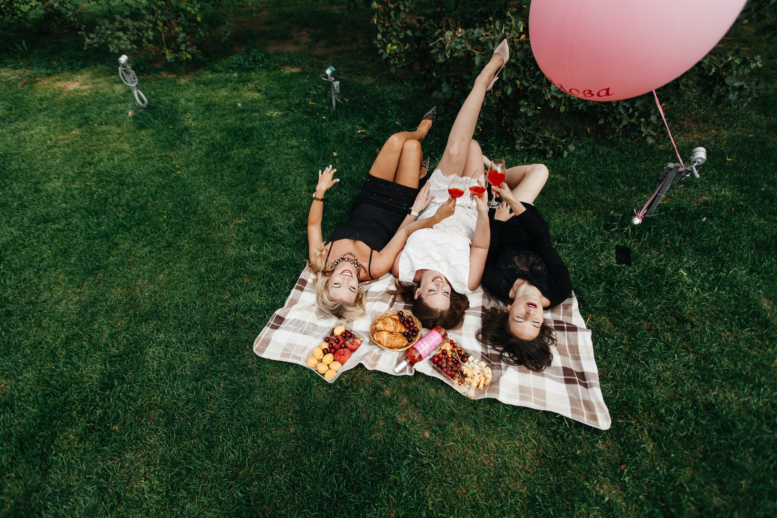 Ты пока еще без мужа, Все, что хочется, твори. Душевный фотограф Ваших самых ярких событий Марина Погребняк