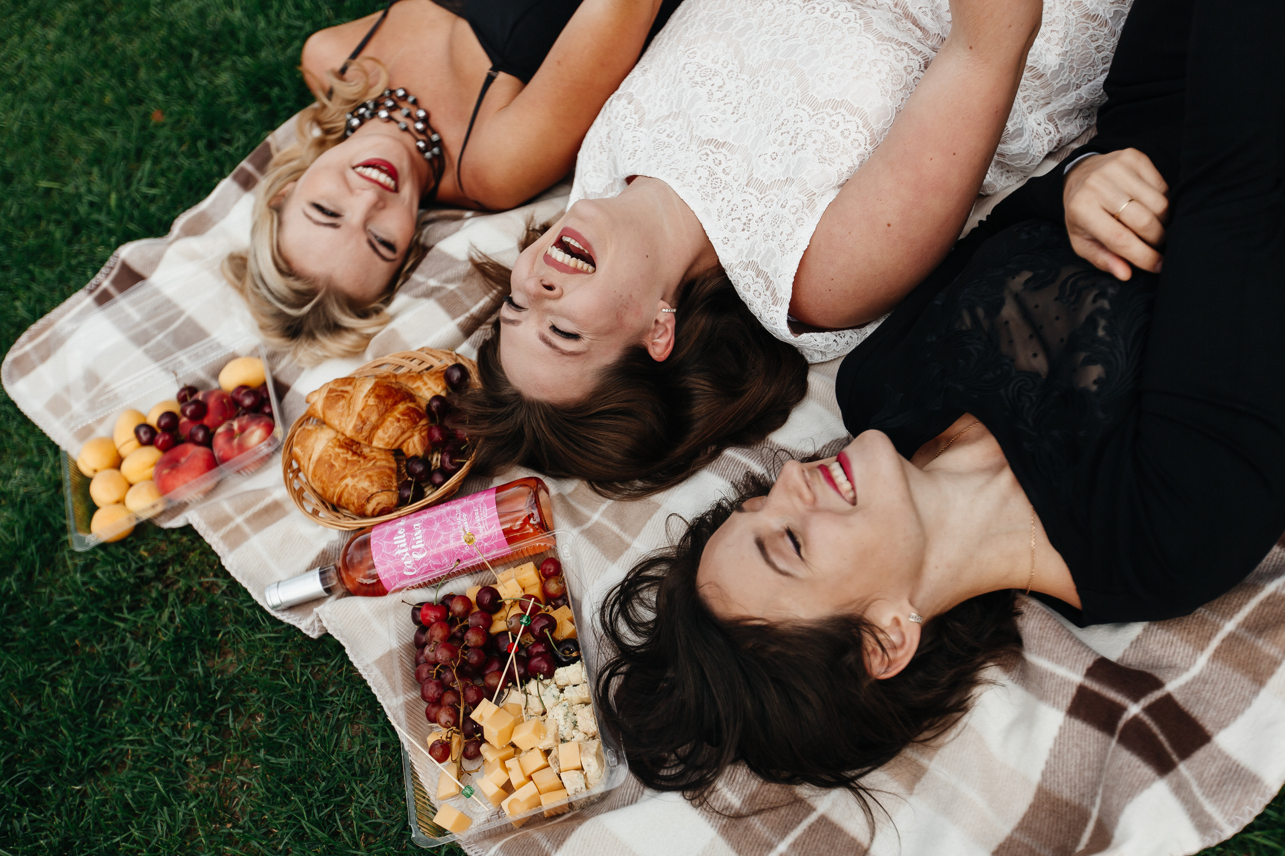 Ты пока еще без мужа, Все, что хочется, твори. Душевный фотограф Ваших самых ярких событий Марина Погребняк