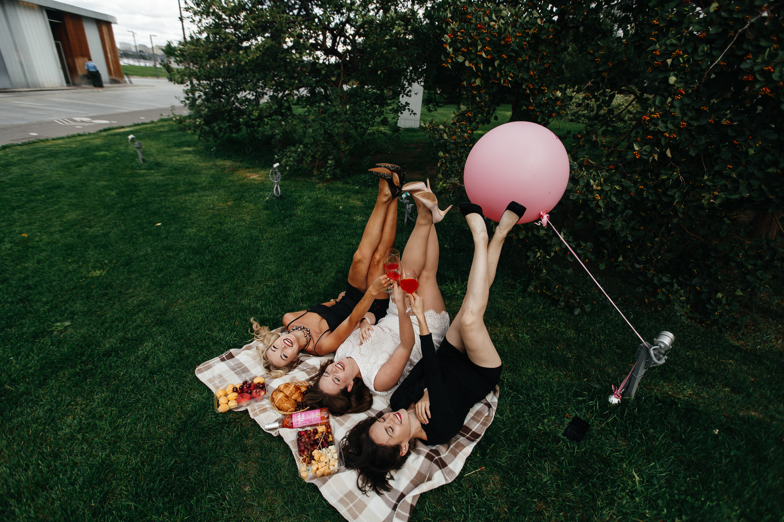 Ты пока еще без мужа, Все, что хочется, твори. Душевный фотограф Ваших самых ярких событий Марина Погребняк