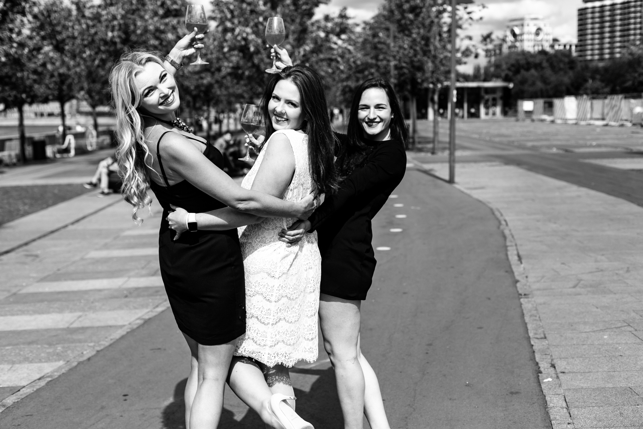 Ты пока еще без мужа, Все, что хочется, твори. Душевный фотограф Ваших самых ярких событий Марина Погребняк