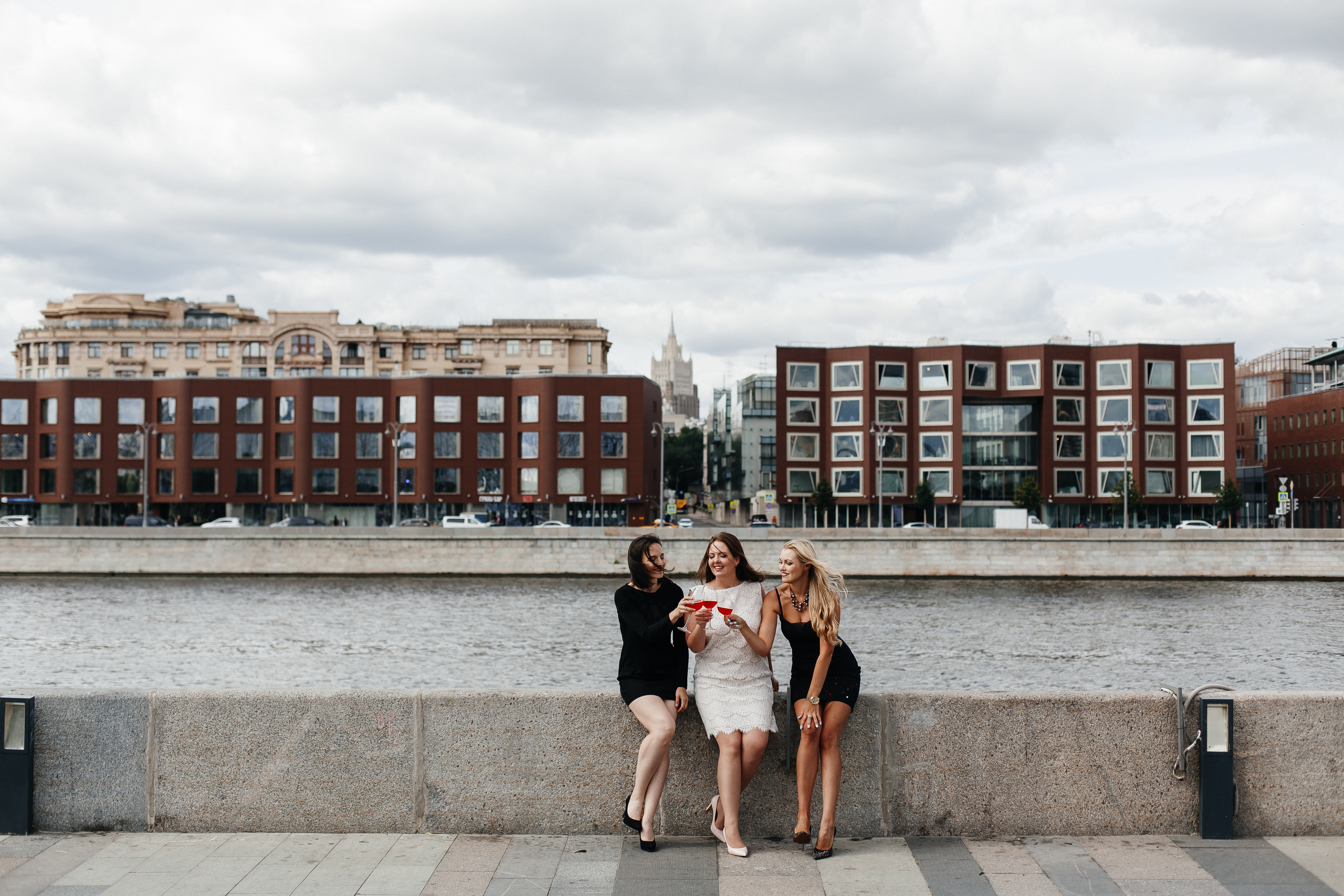 Ты пока еще без мужа, Все, что хочется, твори. Душевный фотограф Ваших самых ярких событий Марина Погребняк