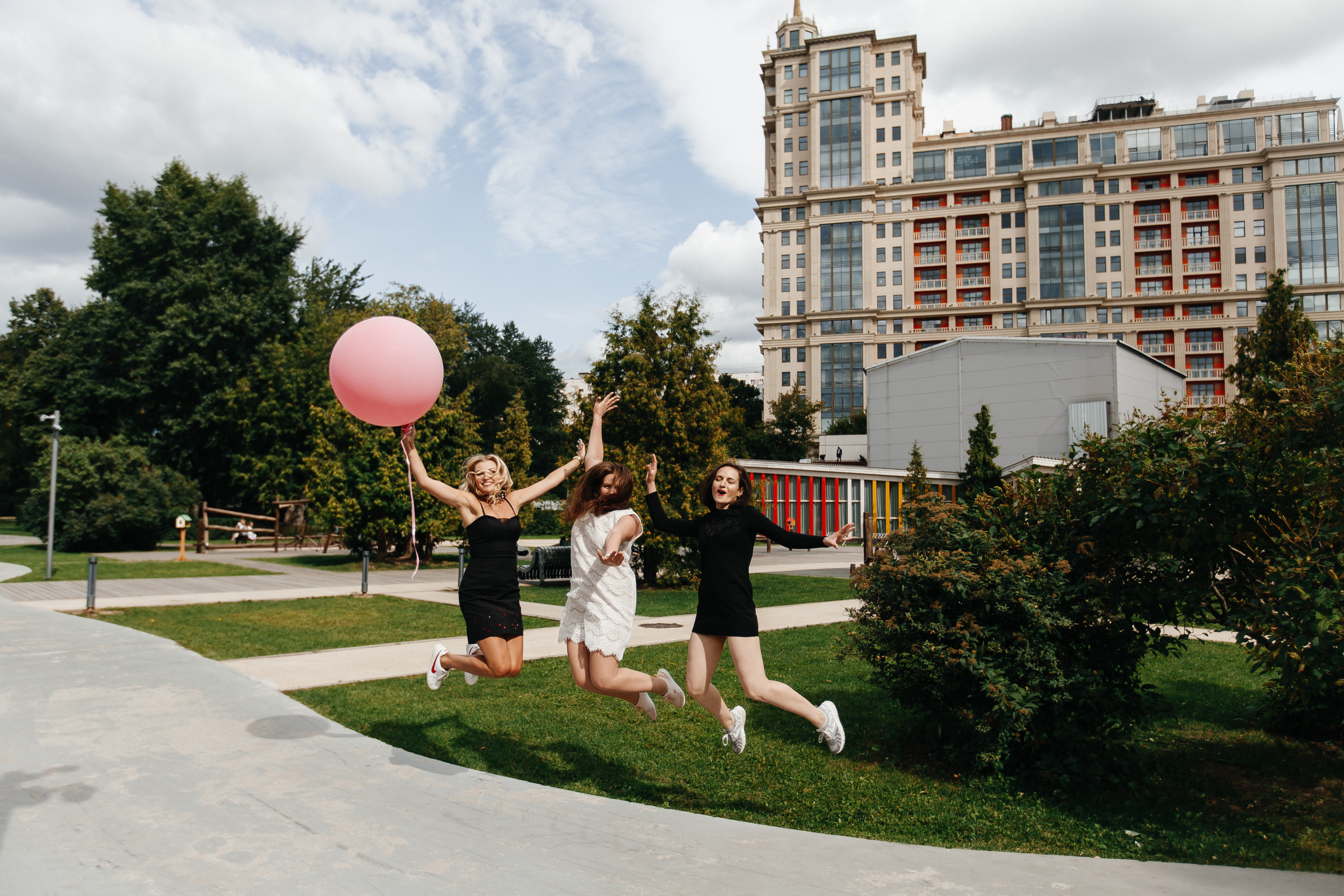 Ты пока еще без мужа, Все, что хочется, твори. Душевный фотограф Ваших самых ярких событий Марина Погребняк