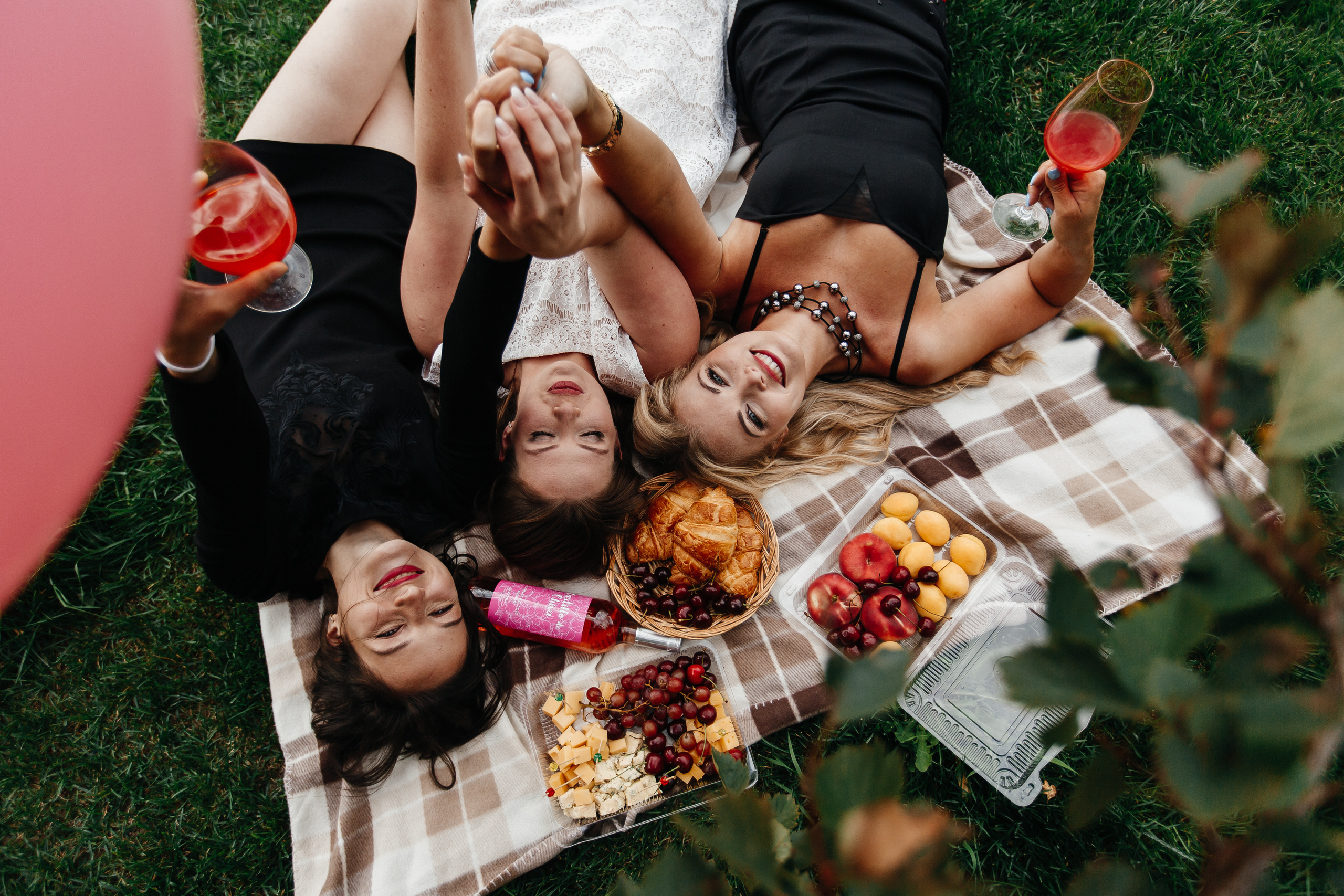 Ты пока еще без мужа, Все, что хочется, твори. Душевный фотограф Ваших самых ярких событий Марина Погребняк