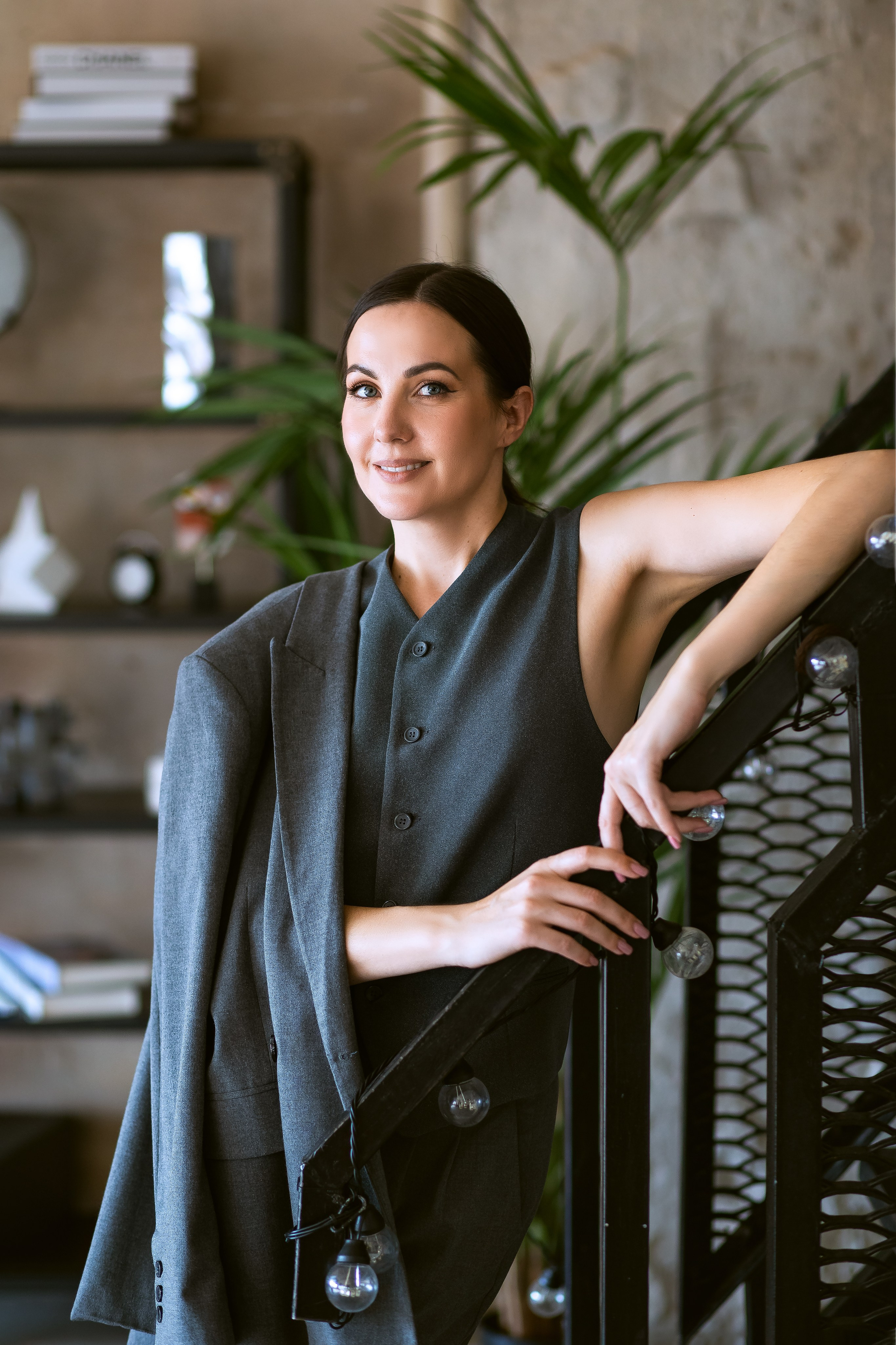 Деловой женский портрет в студии. Семейный фотограф в Москве Влада Лунина
