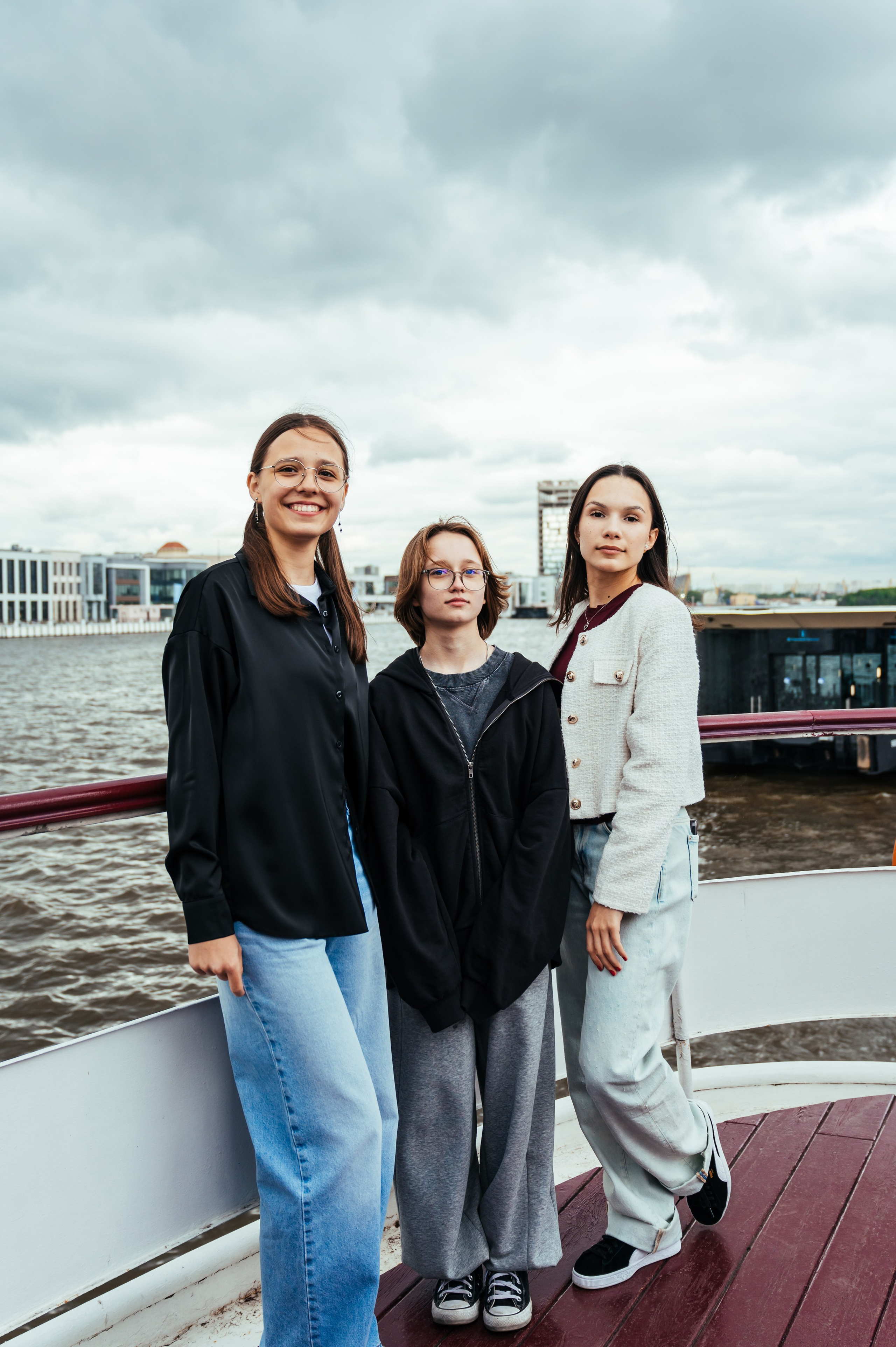 Последний звонок. Анастасия Петрович фотограф, фотокорреспондент в Москве и Санкт-Петербурге. Фотосъёмка репортажа, мероприятия, корпоративная съёмка, контент