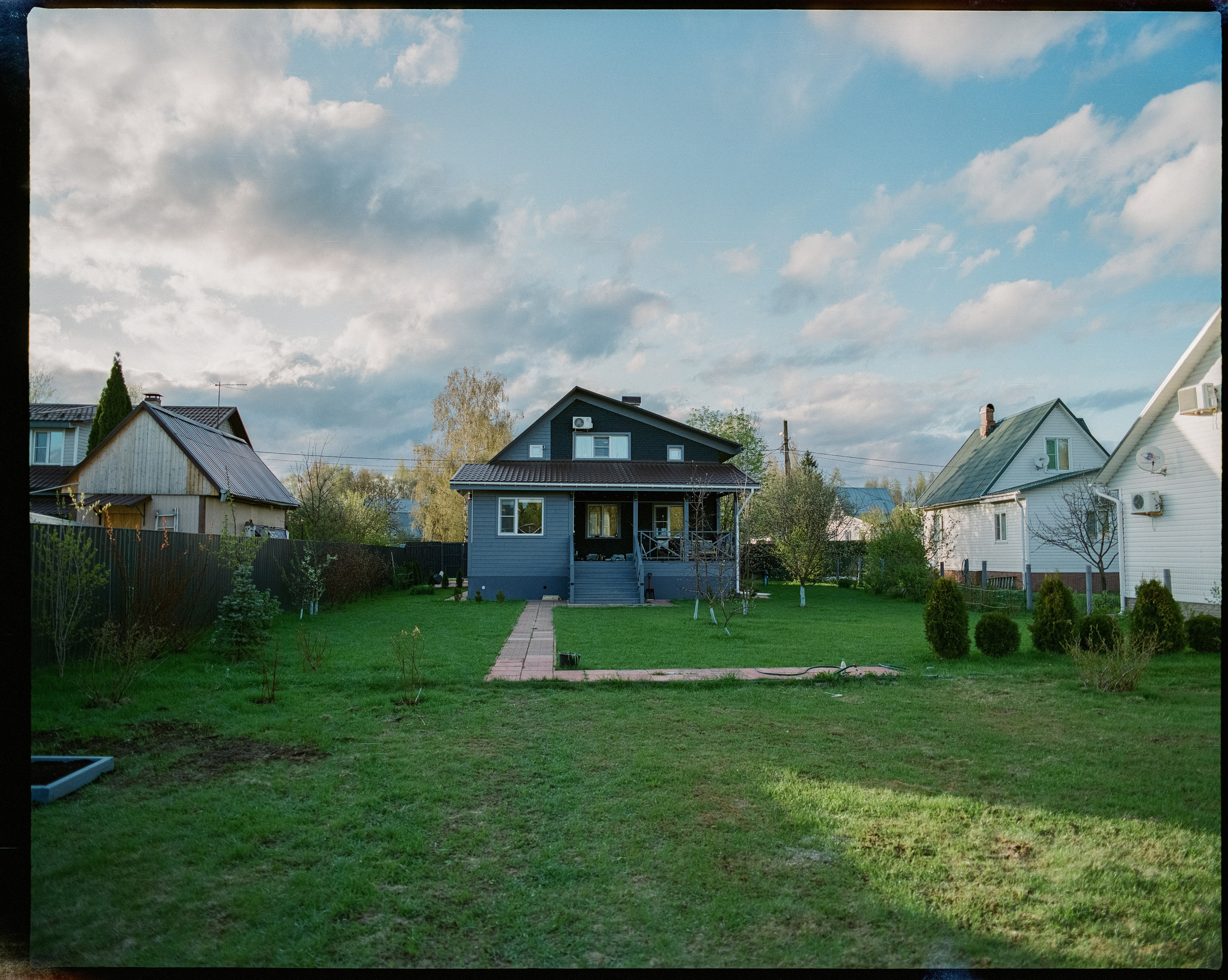 Pentax 67 — SMC Pentax 67 105 mm f/2.4 | Fujicolor Pro 400H | Давыдовское 3 мая 2025 года