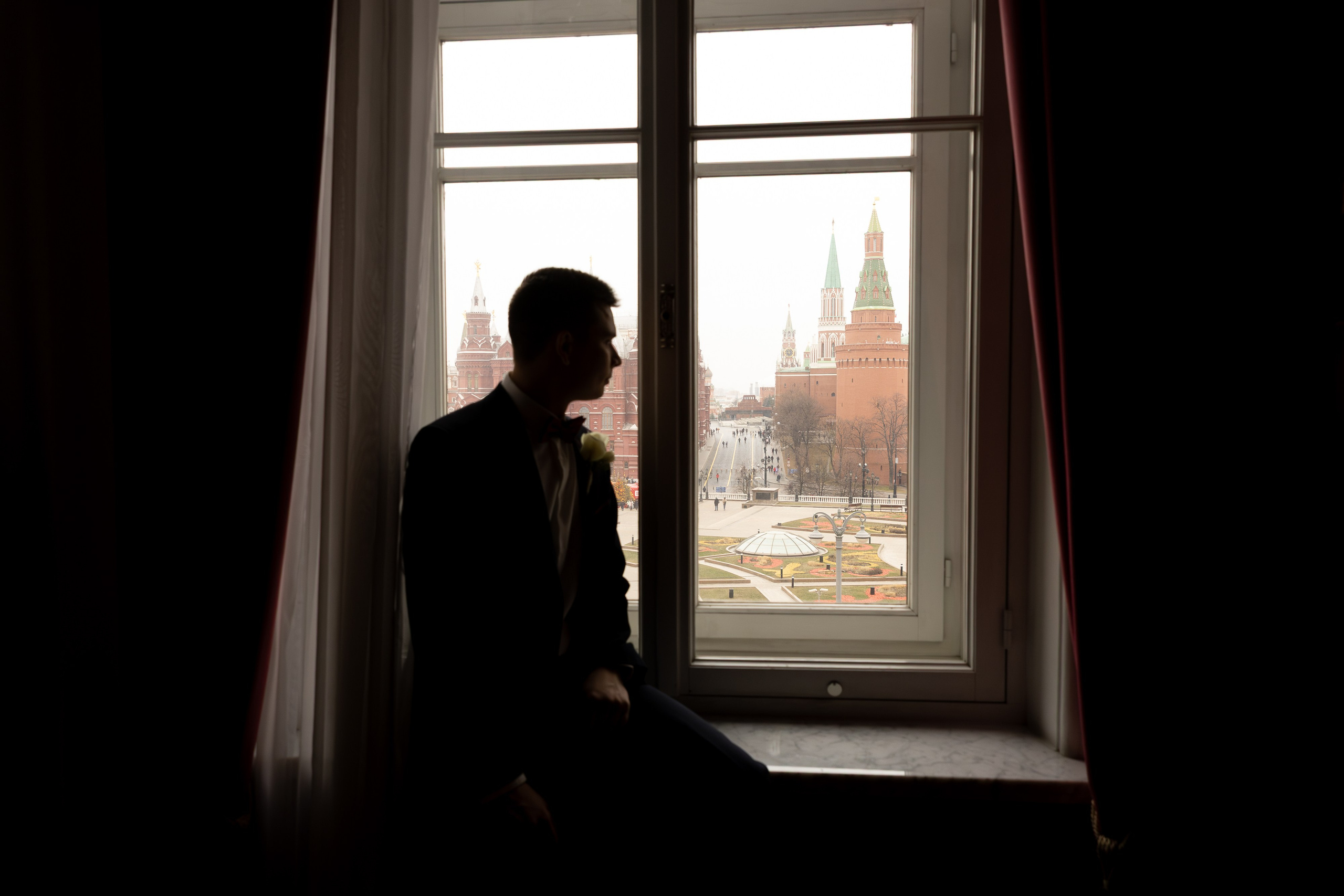 Свадебная фотосессия и сборы в гостинице Националь. Свадебный фотограф Москва и МО Сергей Киржаев