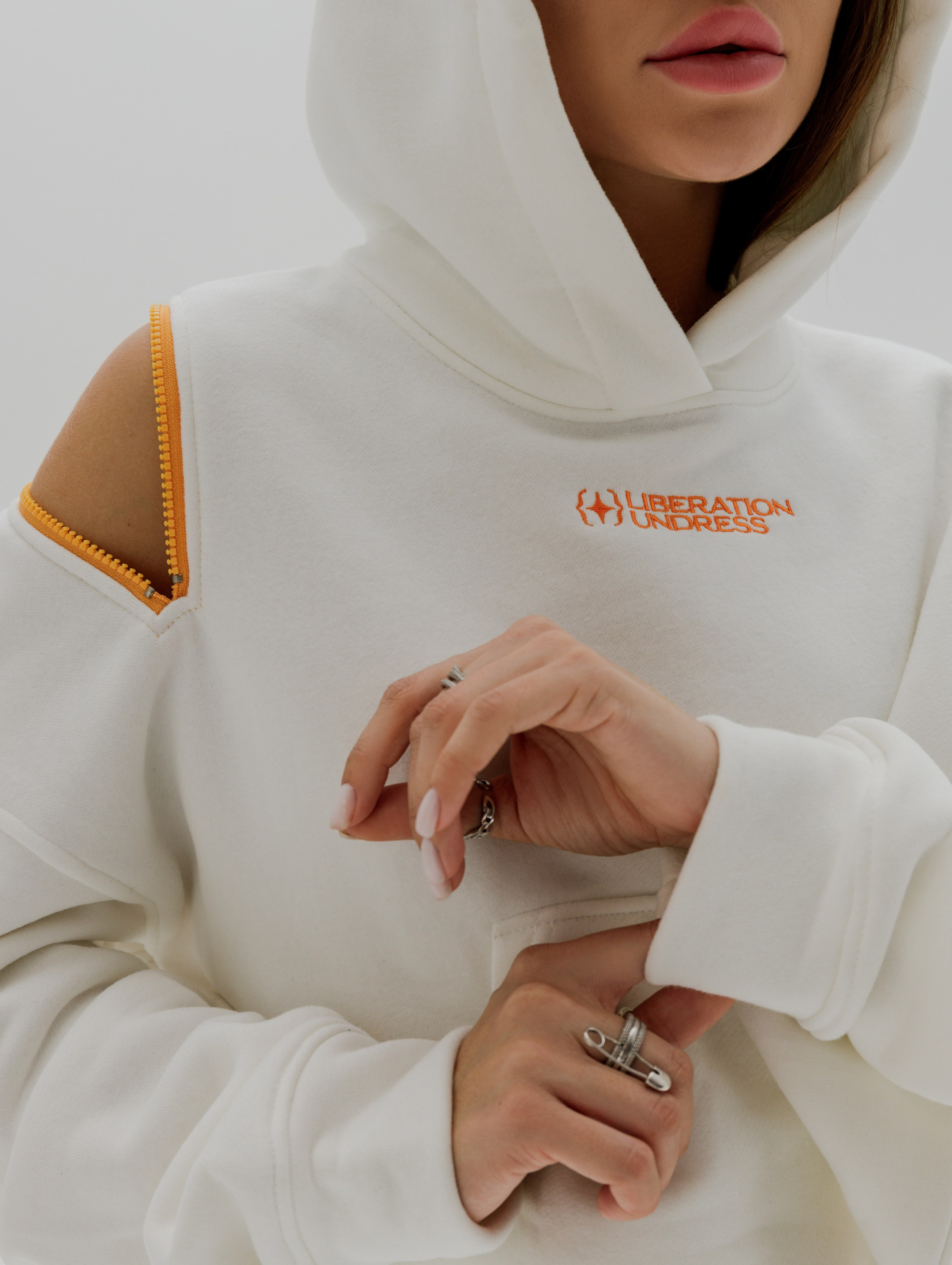 LIBERATION UNDRESS. Фотограф для маркетплейсов в Москве Озерова Кристина