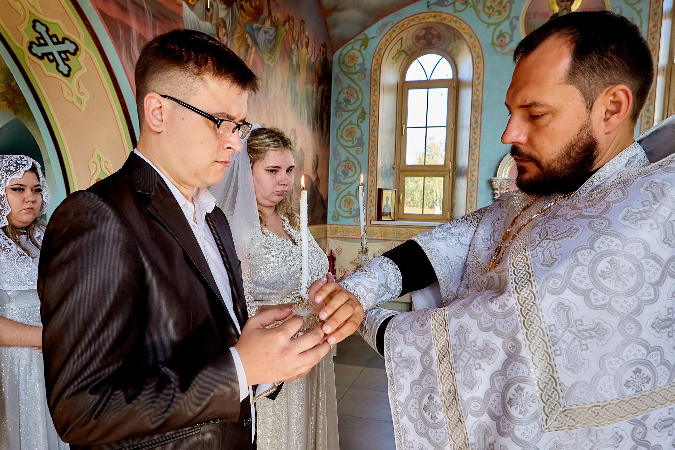 Обмен кольцами на таинстве венчания фото Николая Голованова