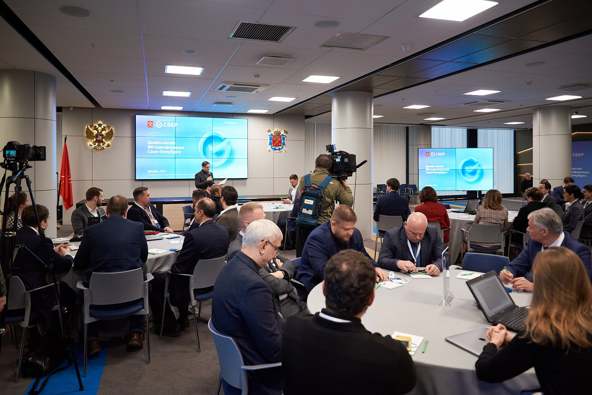 Дизайн-сессия ИИ трансформации Санкт-Петербурга. Иван Ступа, репортажный фотограф в Санкт-Петербурге и Ленинградской области