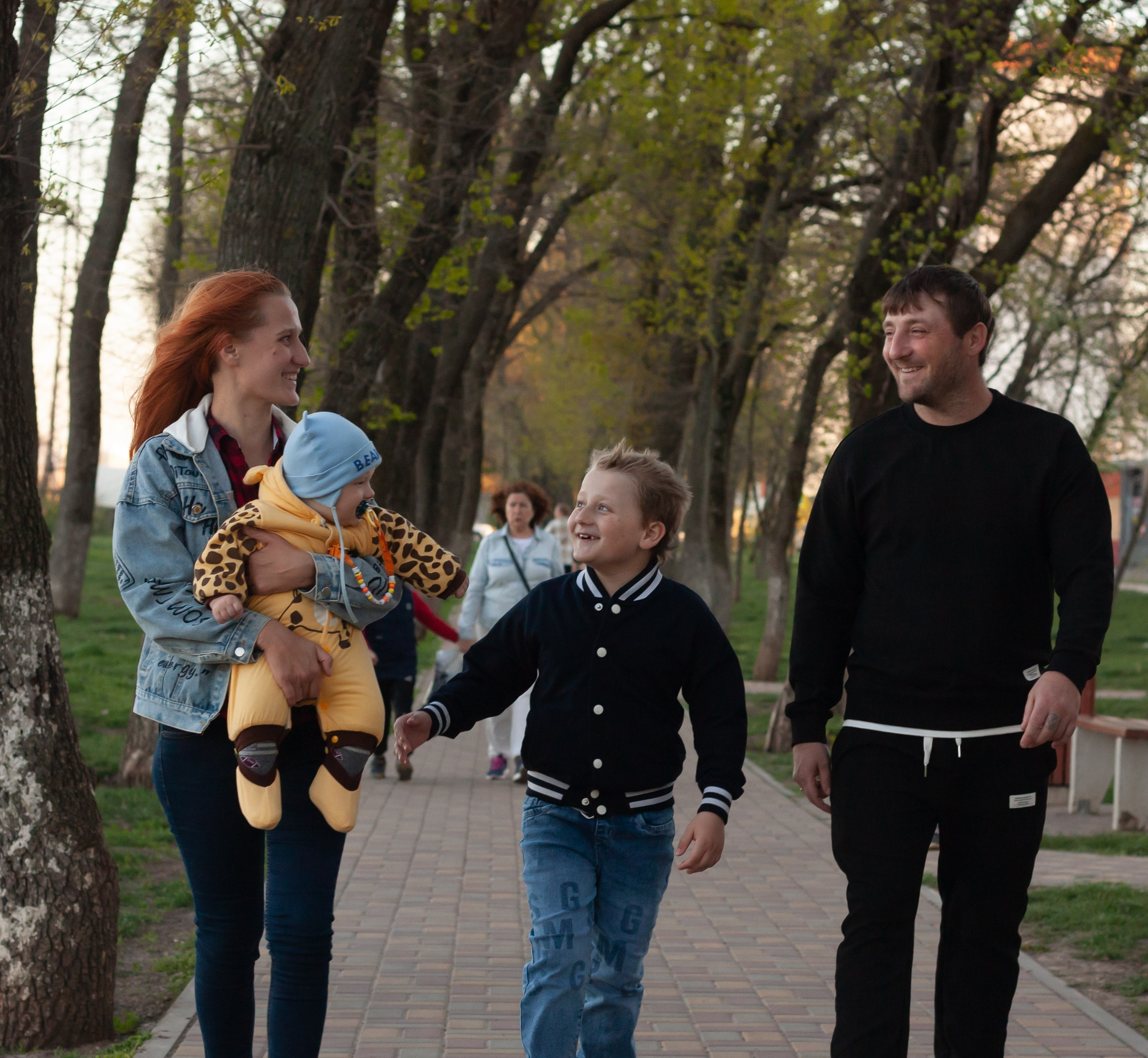 Семейная прогулка. Фотограф