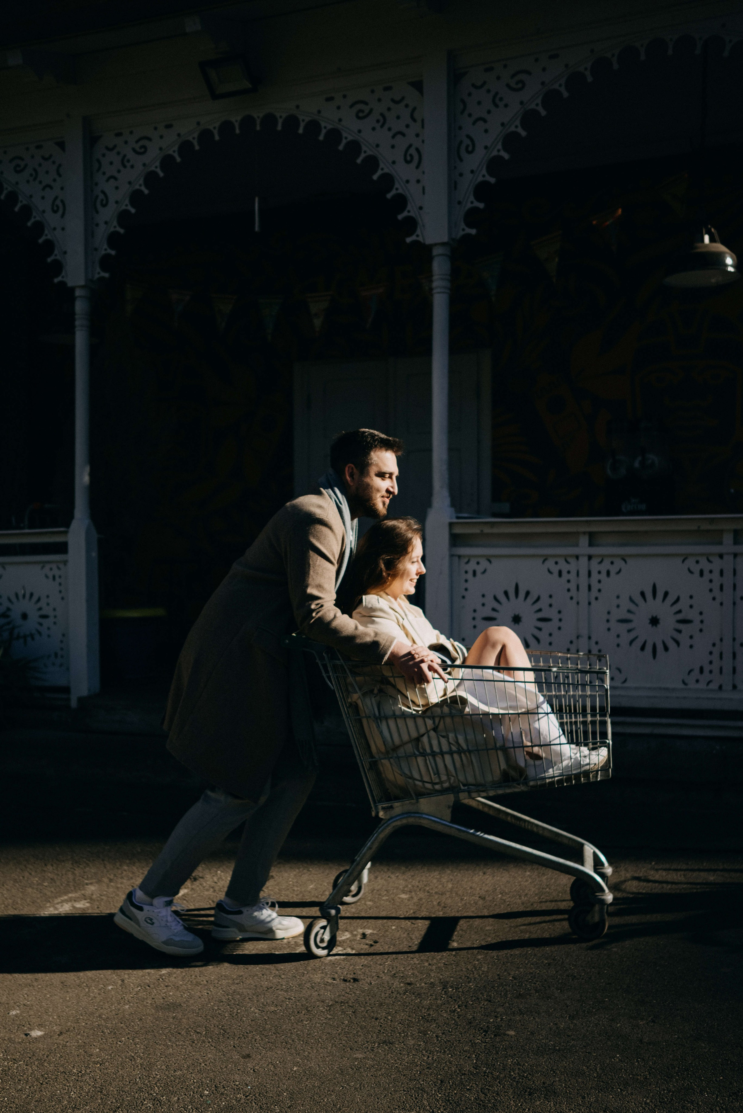 Парная фотосессия в старом городе. Портретный и свадебный фотограф в Тбилиси • xeniqo