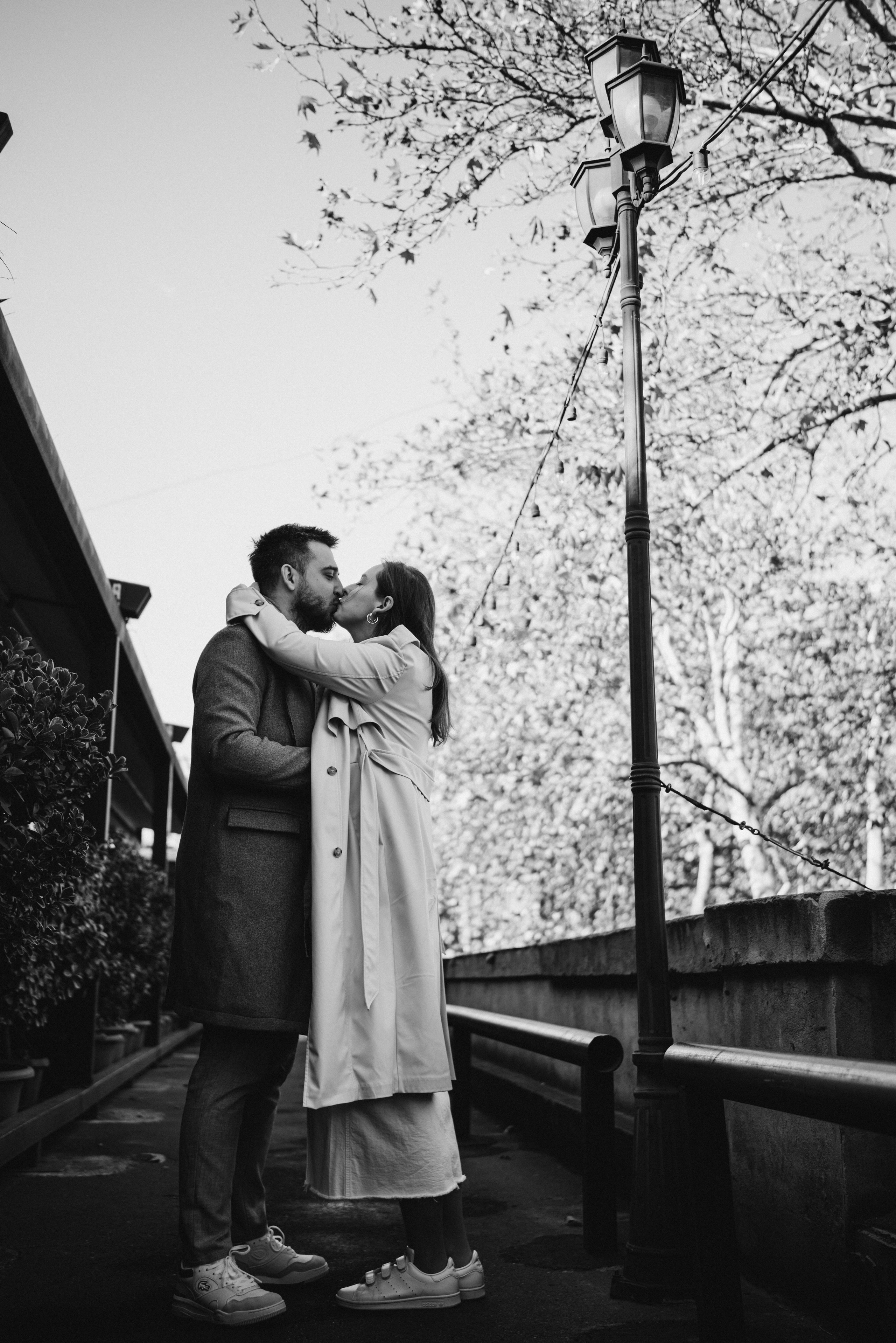 Парная фотосессия в старом городе. Портретный и свадебный фотограф в Тбилиси • xeniqo