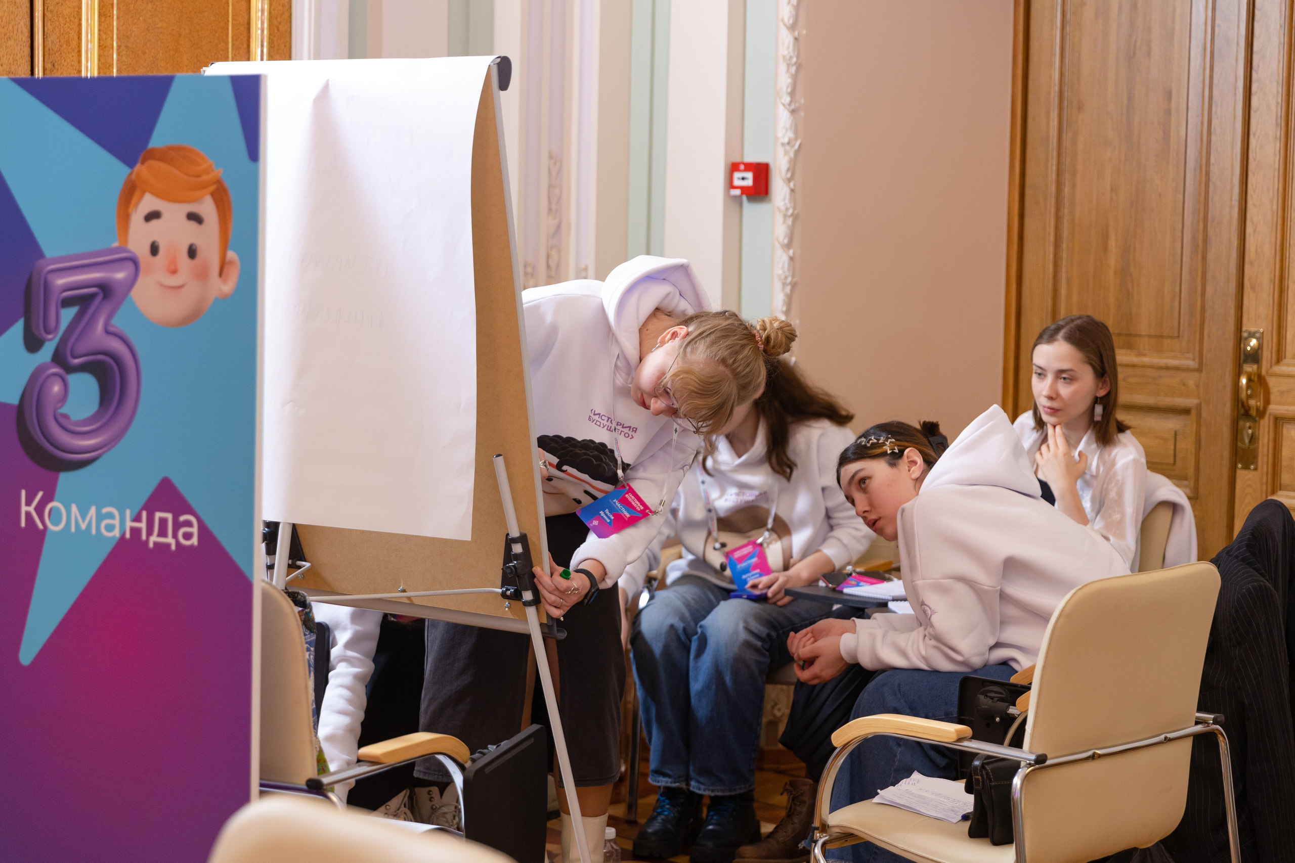 Альбом в центре внимания очередных участников.